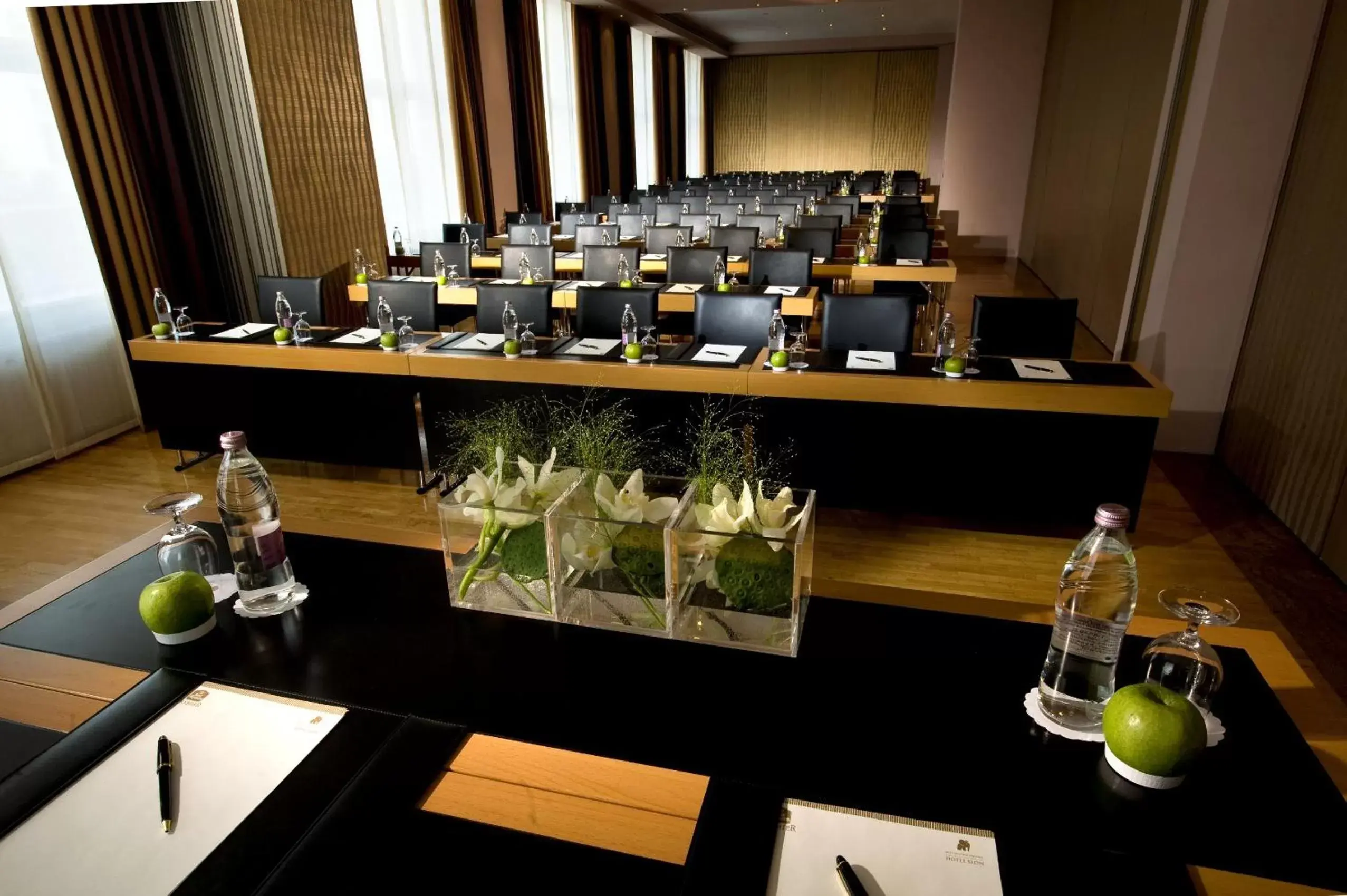Meeting/conference room, Restaurant/Places to Eat in Best Western Premier Hotel Slon