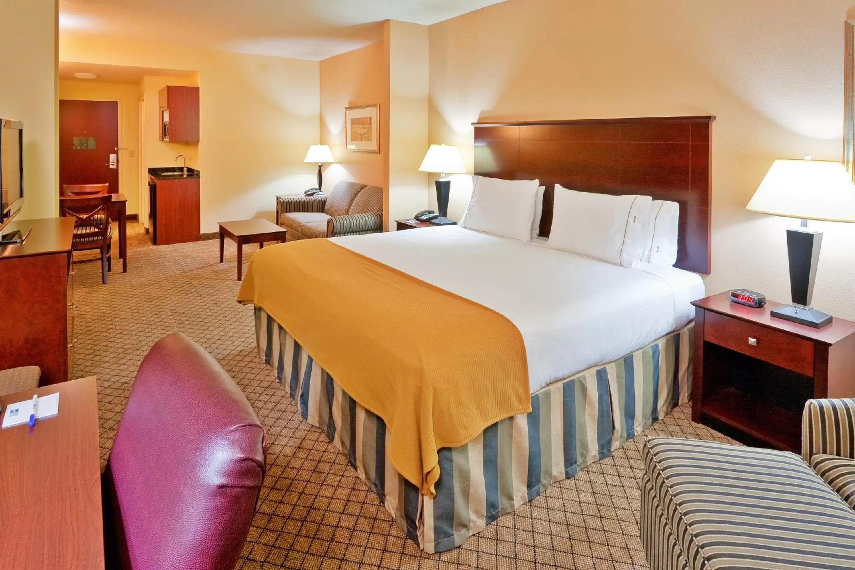 Photo of the whole room, Bed in Holiday Inn Express Hotel & Suites Millington-Memphis Area, an IHG Hotel