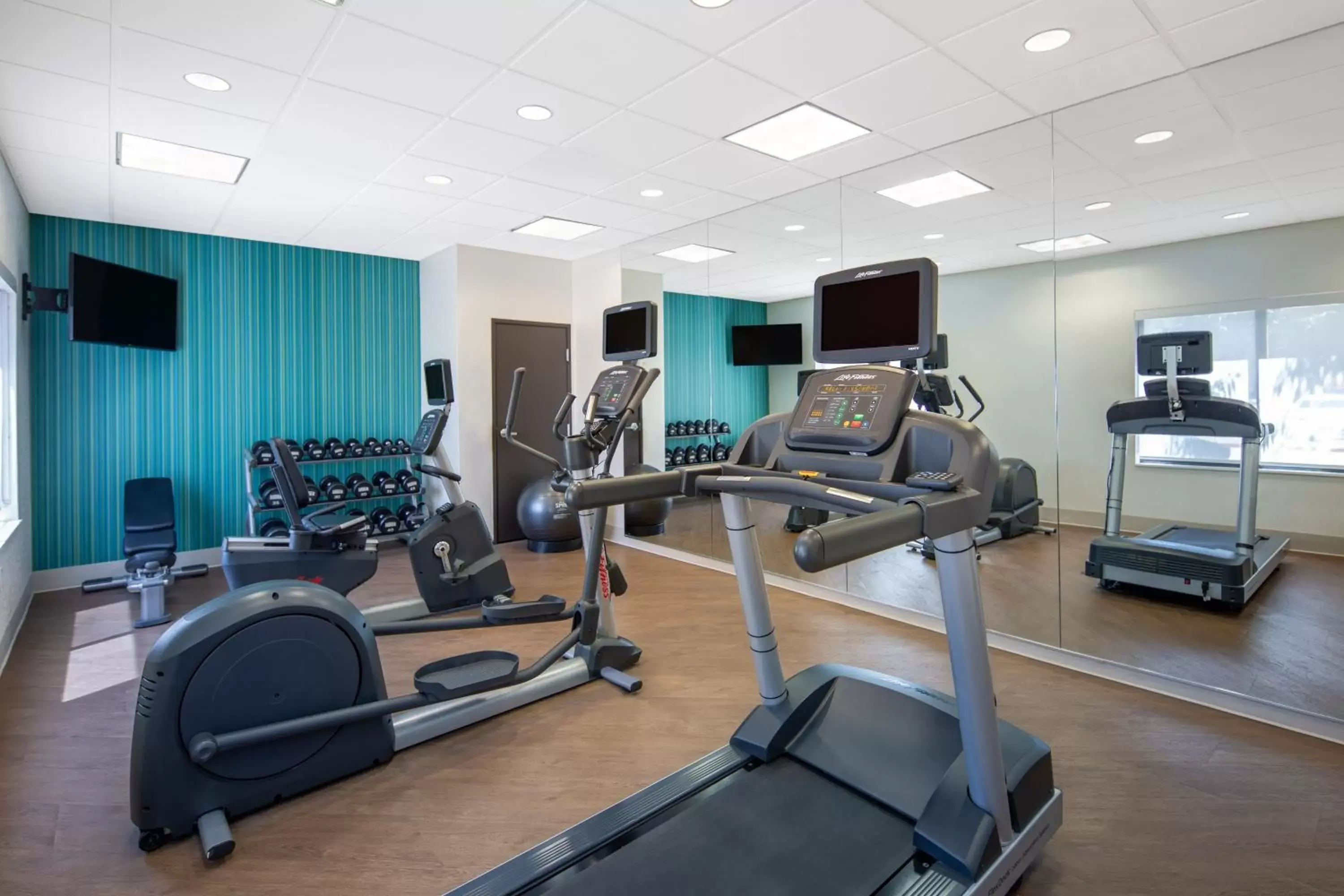 Spa and wellness centre/facilities, Fitness Center/Facilities in Holiday Inn Express Surprise, an IHG Hotel