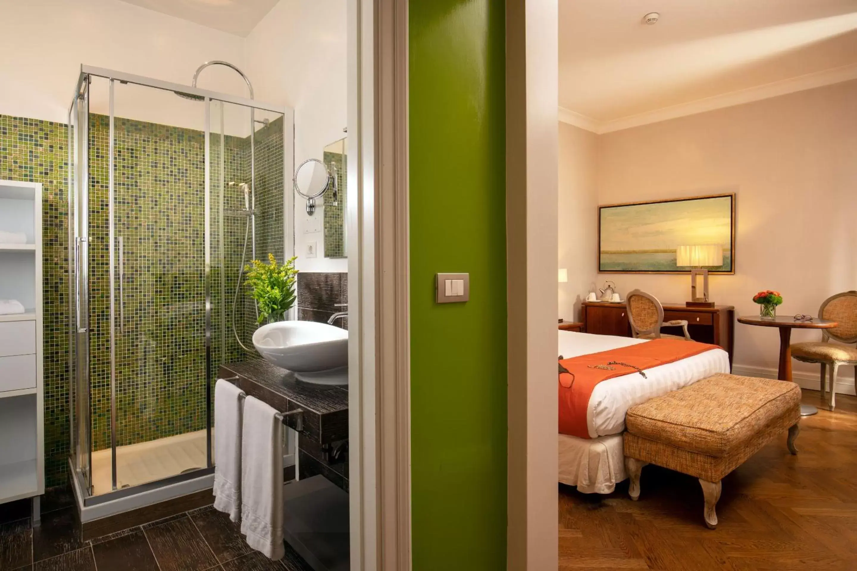 Bedroom, Bathroom in Hotel Mozart