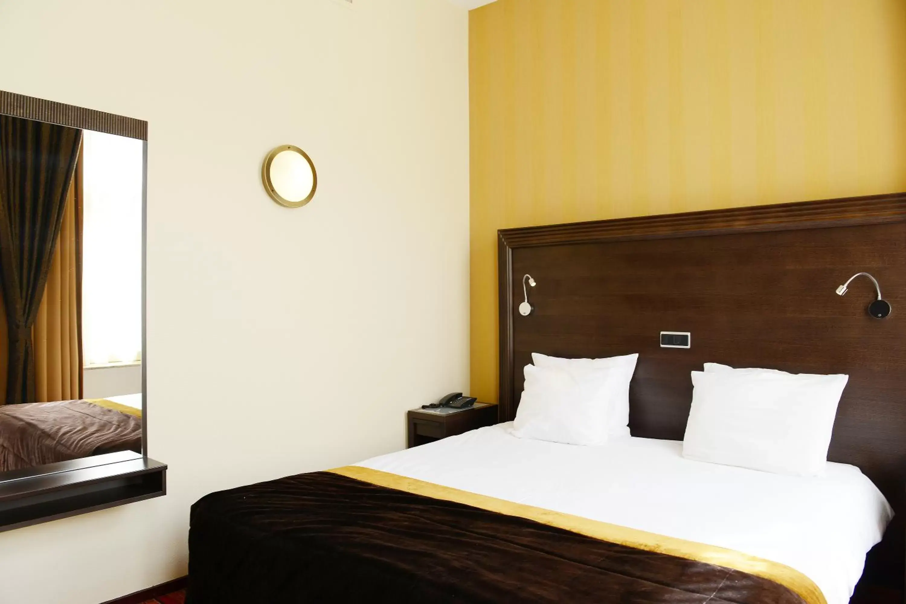 Photo of the whole room, Bed in Amrâth Grand Hotel de l’Empereur Photo of the whole room, Bed in Amrâth Grand Hotel de l’Empereur