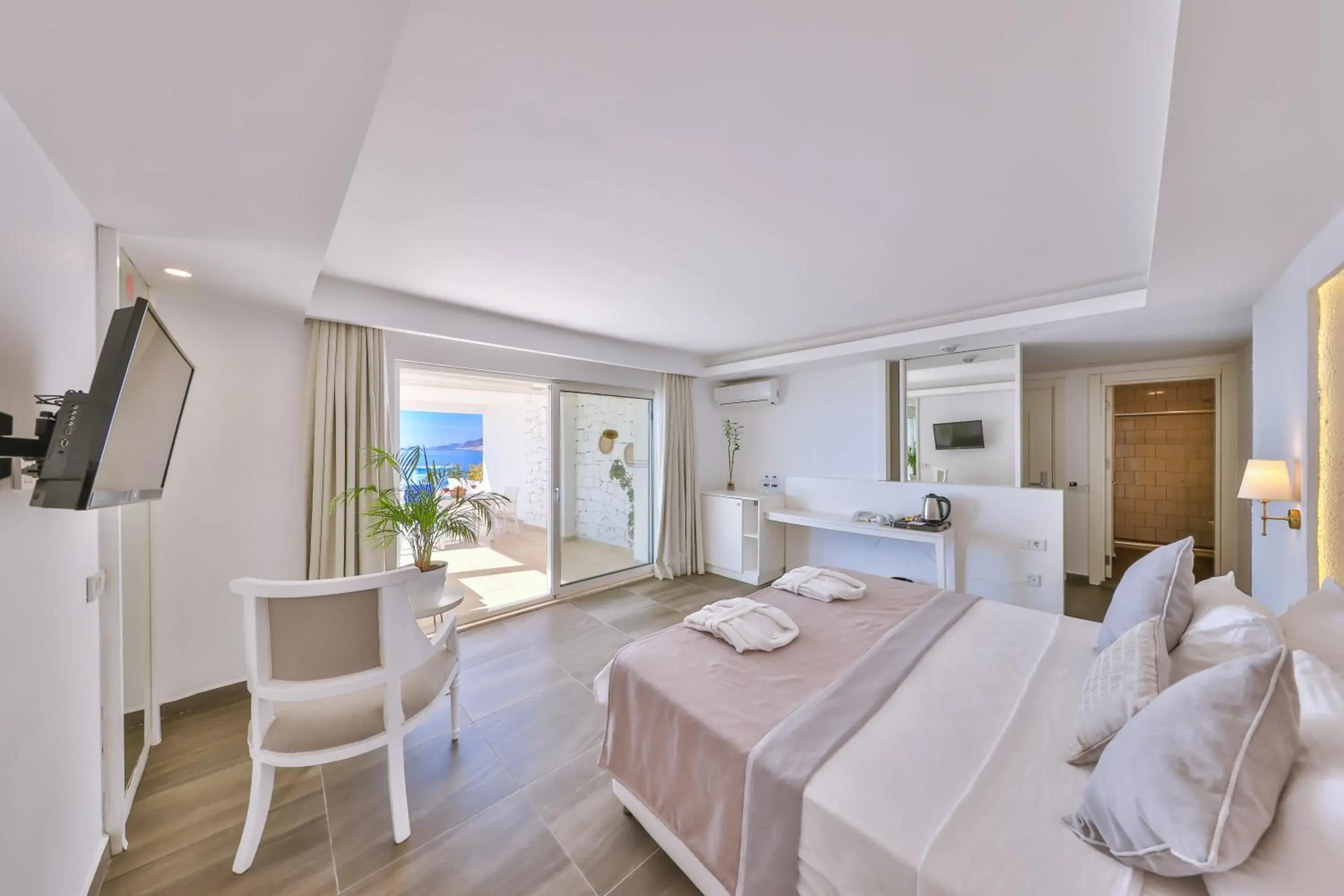 Photo of the whole room, Bed in La Kumsal Hotel Photo of the whole room, Bed in La Kumsal Hotel