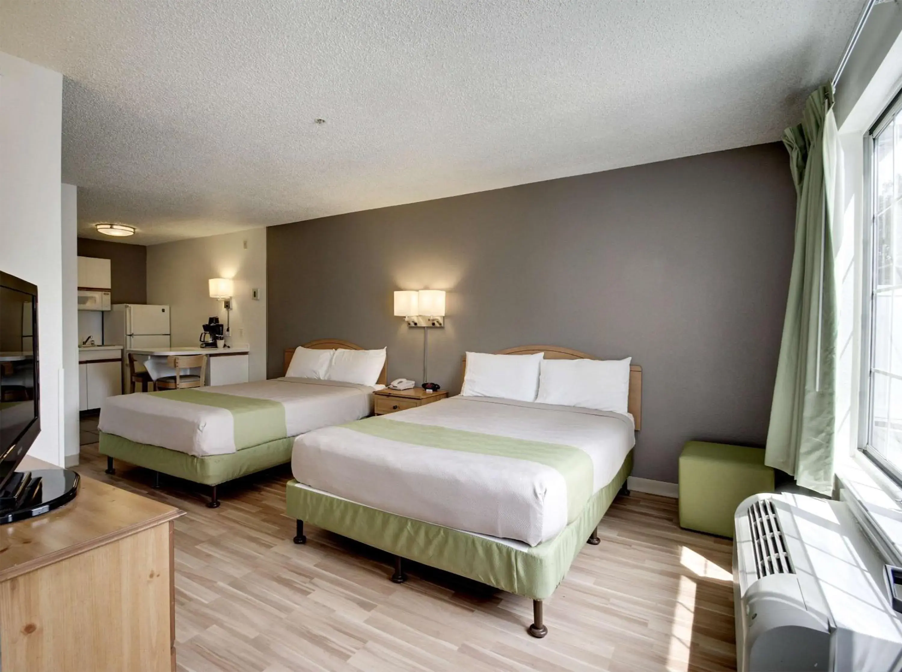 Queen Room with Two Queen Beds - Disability Access in Studio 6-Murray, UT - Salt Lake City - Fort Union Queen Room with Two Queen Beds - Disability Access in Studio 6-Murray, UT - Salt Lake City - Fort Union