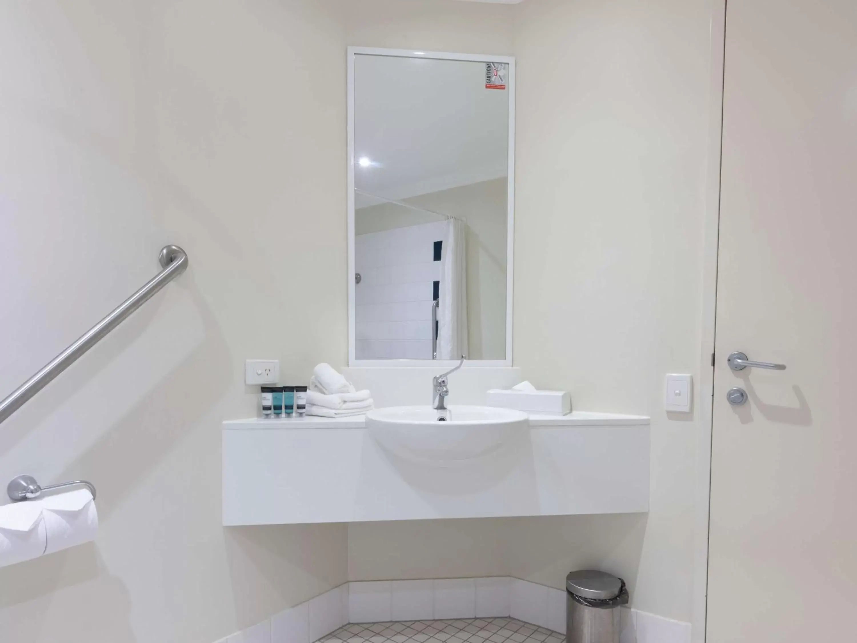 Bathroom in Mercure Brisbane Garden City