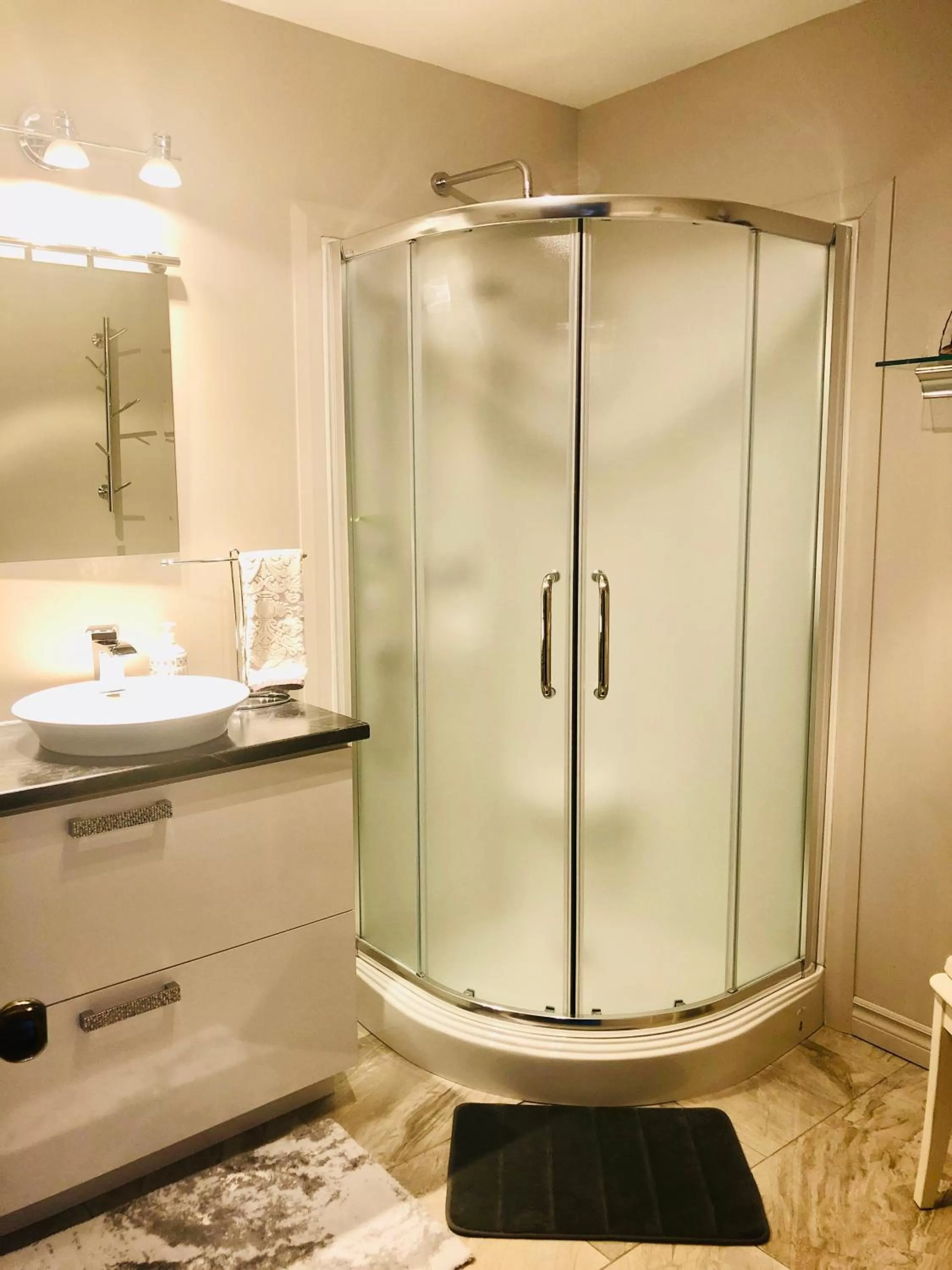 Shower in Gîte de la Montagne Enchantée