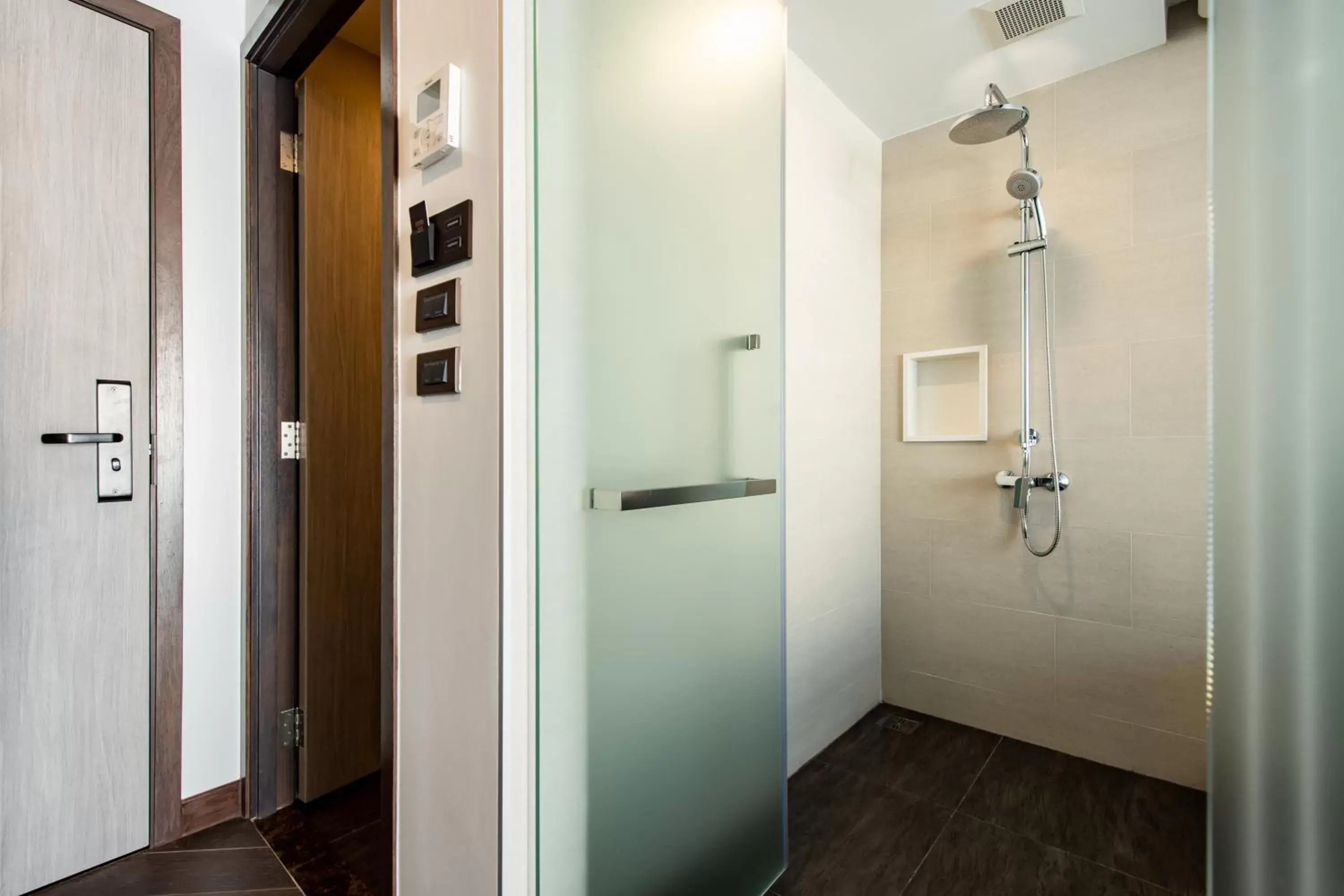 Bathroom in Blackwoods Hotel Pattaya - SHA Extra Plus Bathroom in Blackwoods Hotel Pattaya - SHA Extra Plus