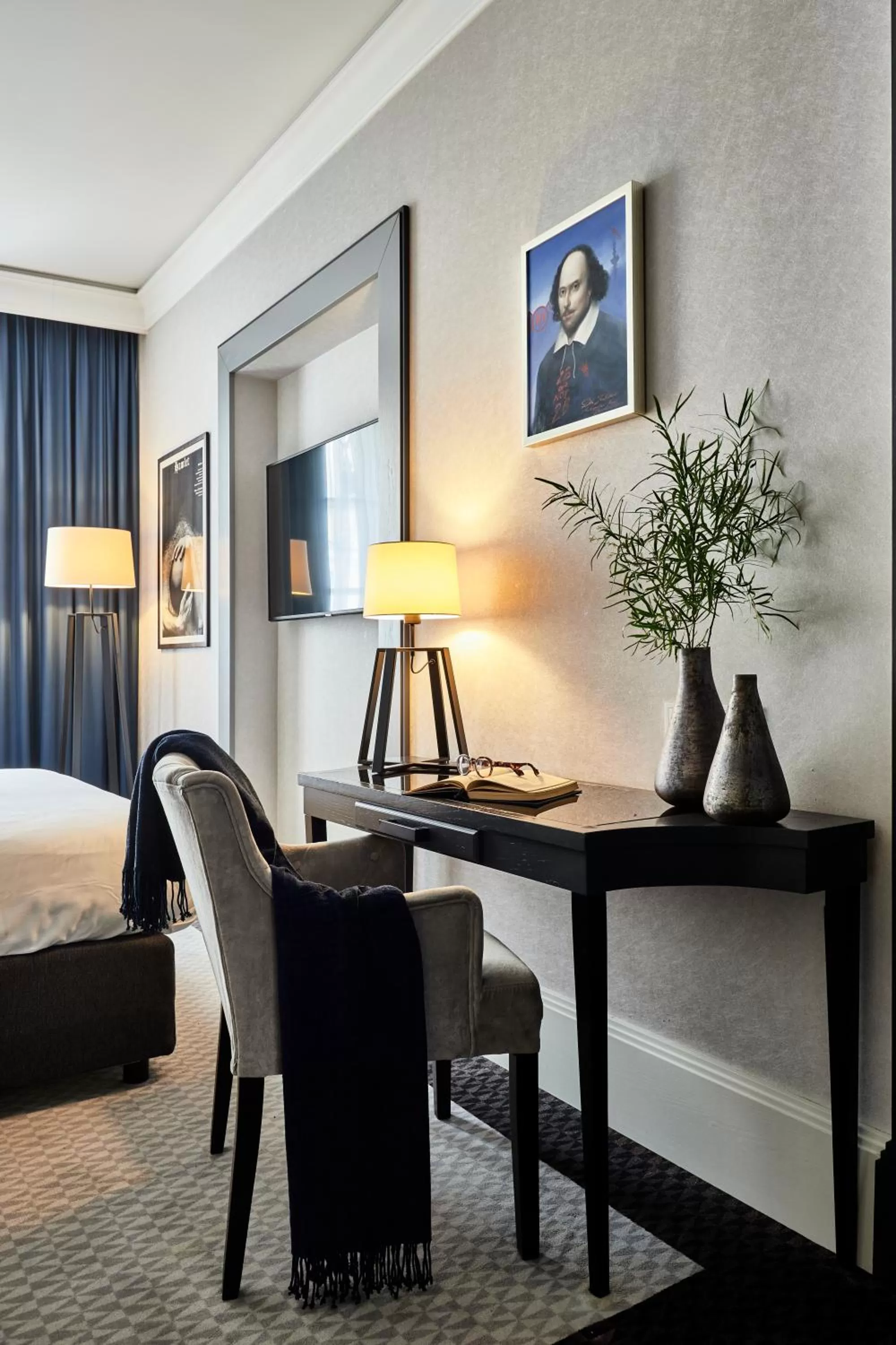 Bed in Hotel Teatro Boutique Old Town - Destigo Hotels