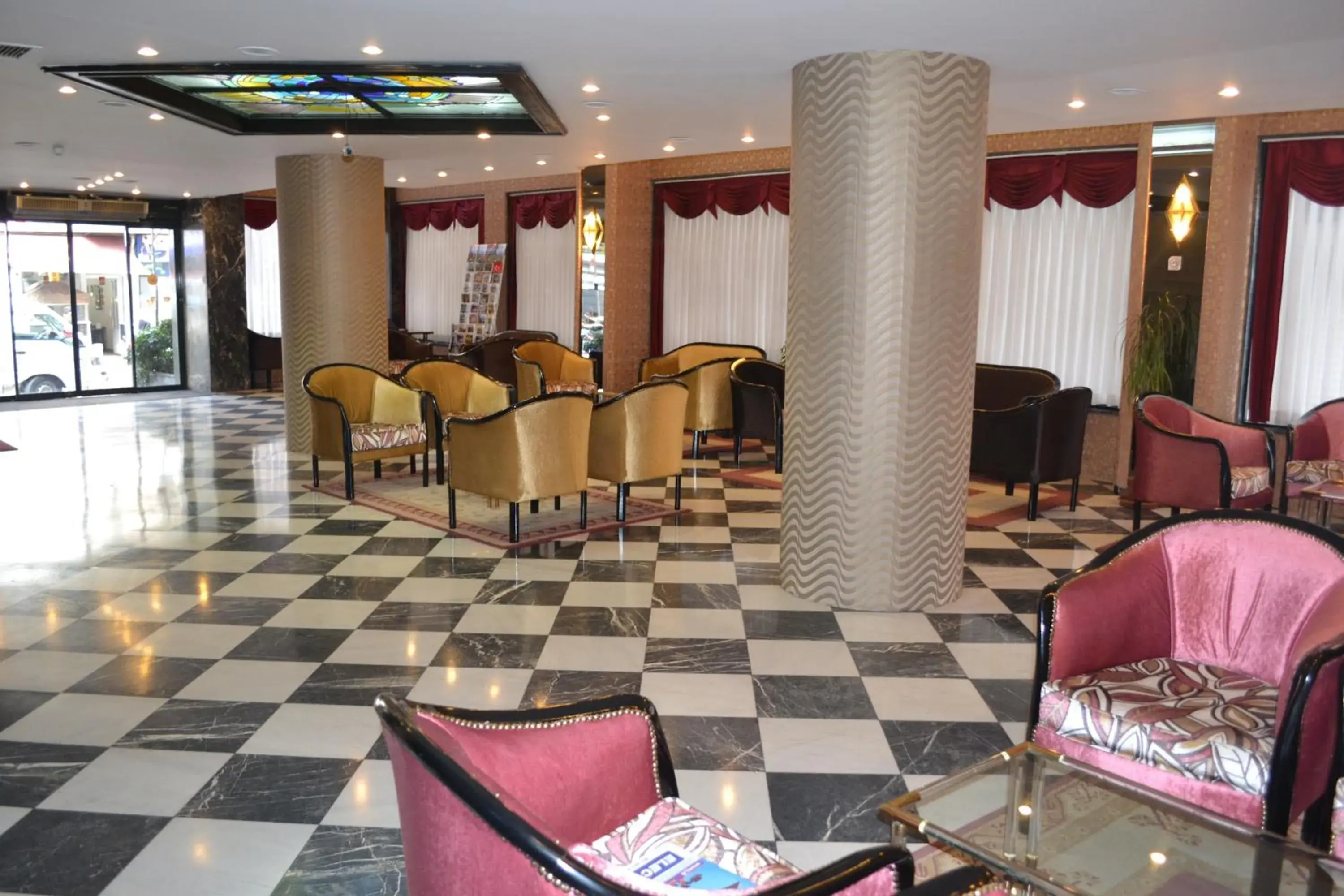 Lobby or reception, Lounge/Bar in Tayhan Hotel