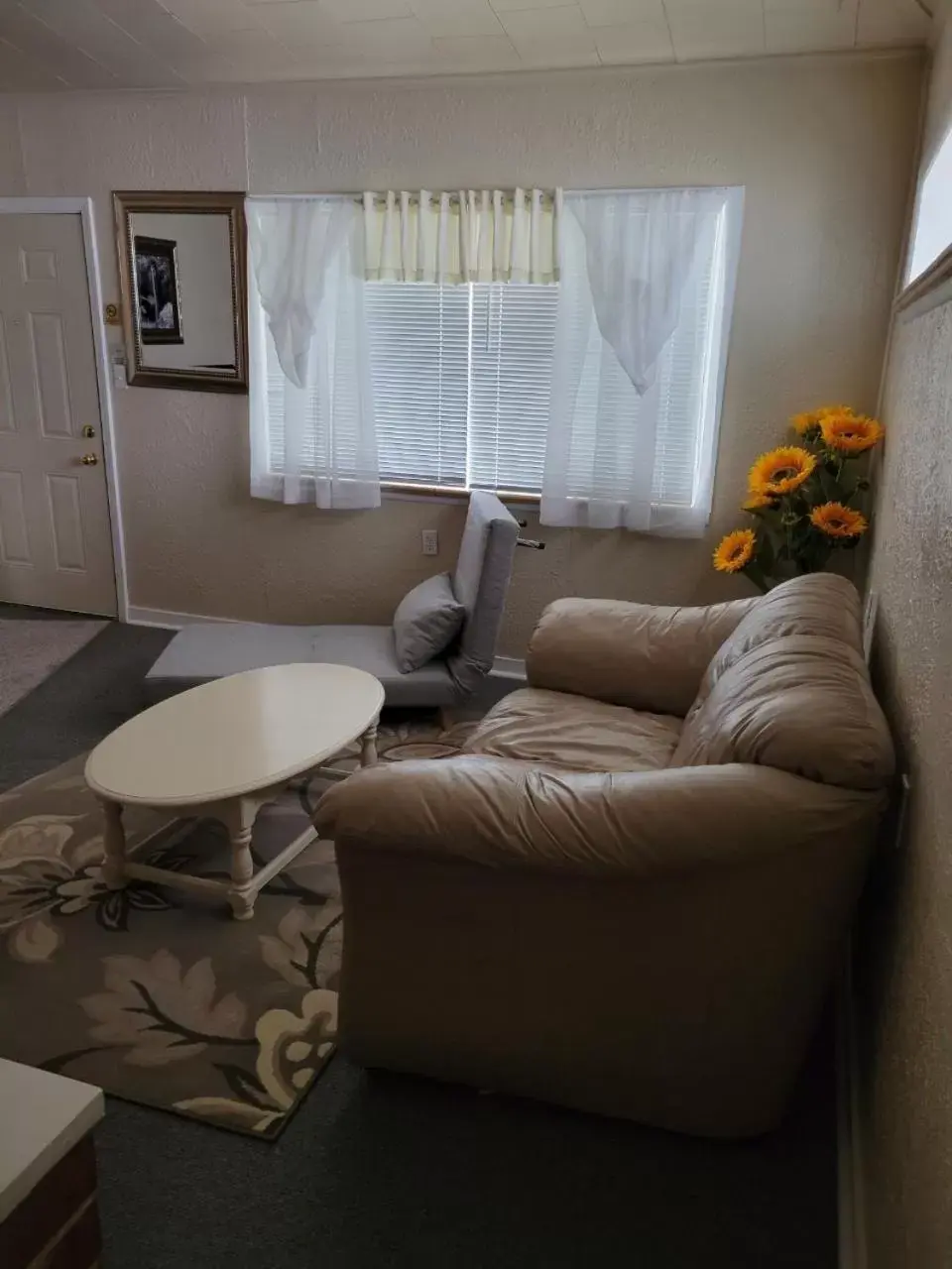Living room, Seating Area in Husker Inn