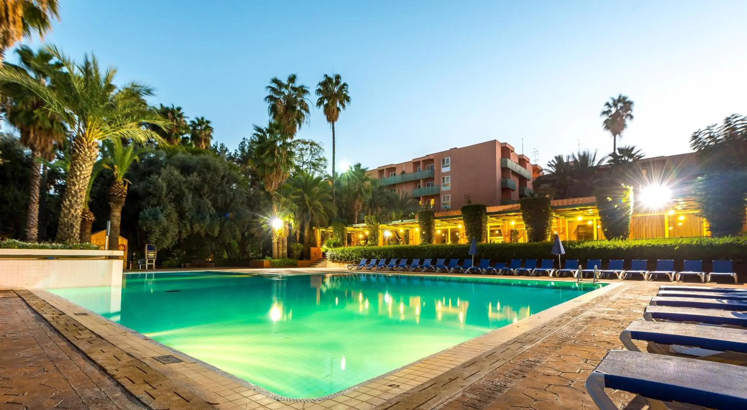 Swimming pool, Property Building in Hotel Farah Marrakech