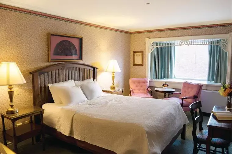 Standard Queen Room in St James Hotel