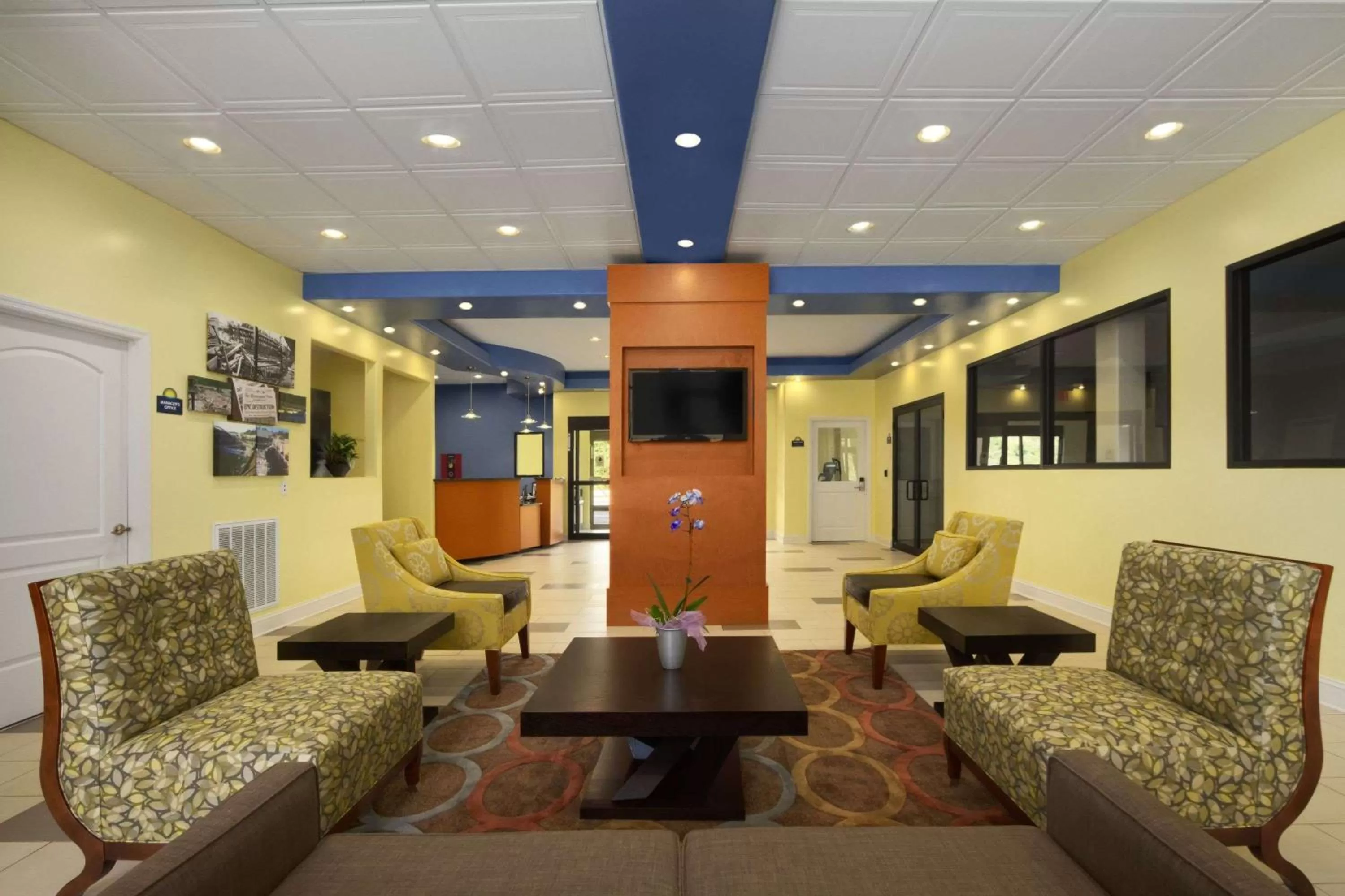 Lobby or reception in Days Inn by Wyndham Fultondale
