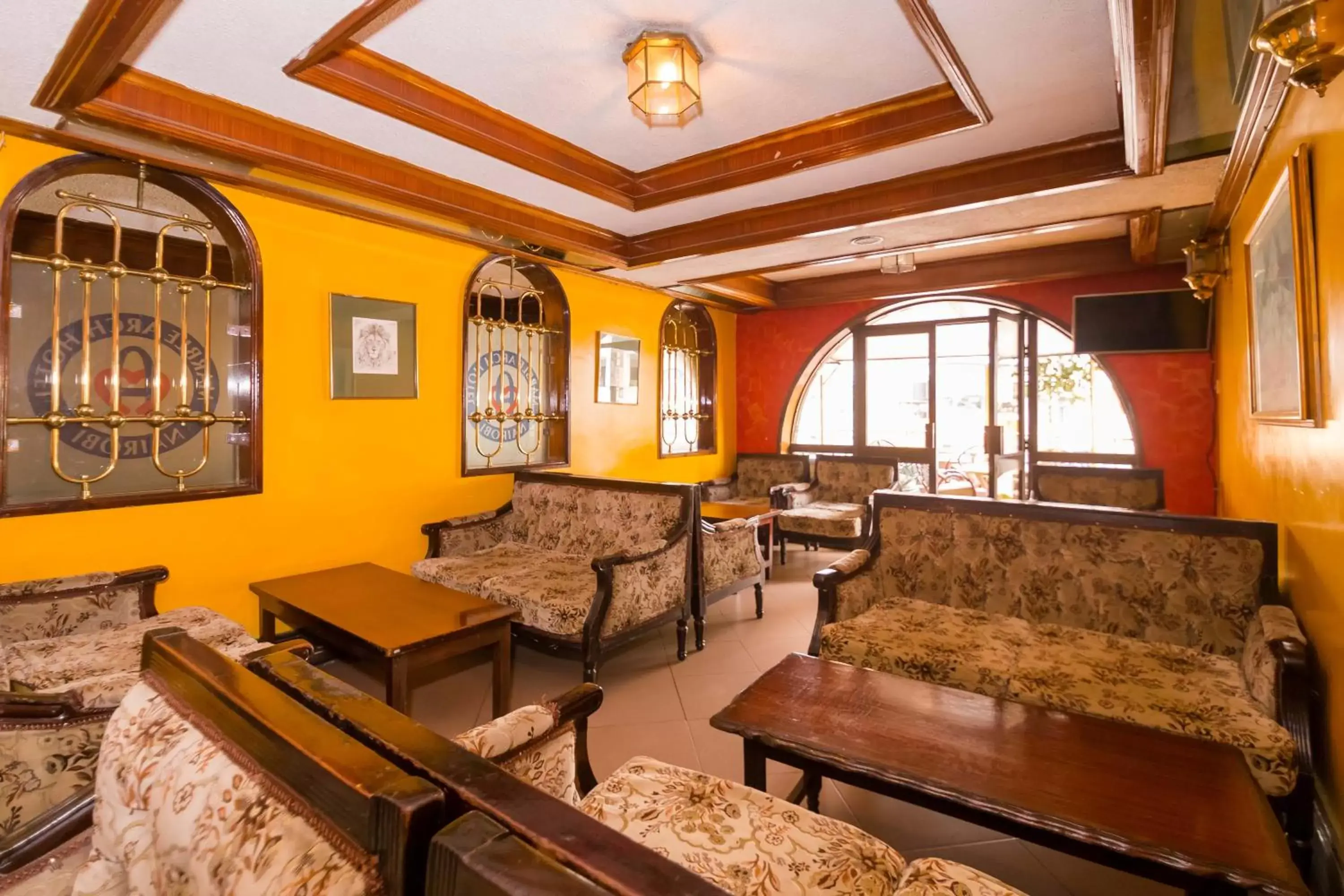 Restaurant/places to eat, Seating Area in Marble Arch Hotel