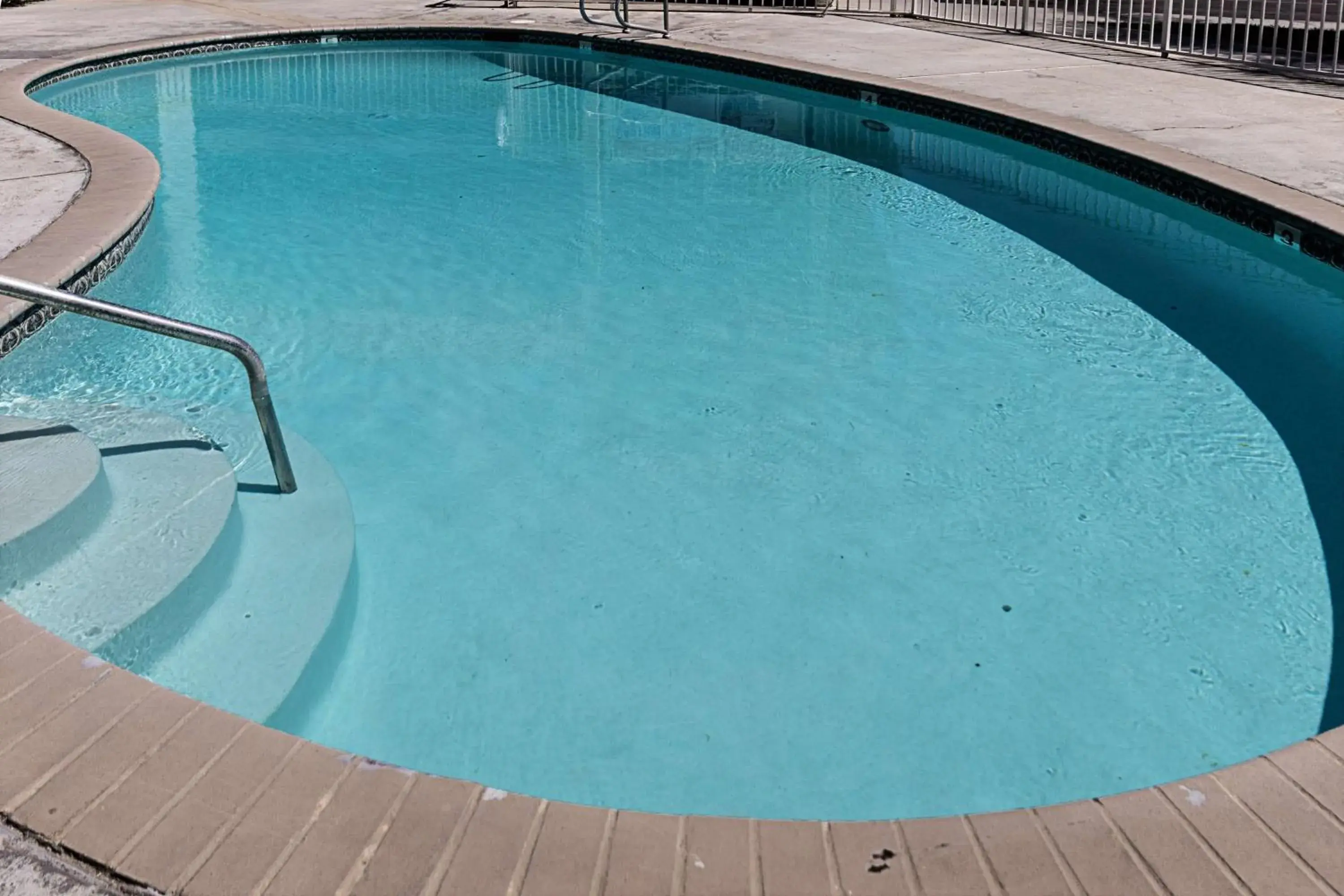 Day, Swimming Pool in Motel 6-Fresno, CA