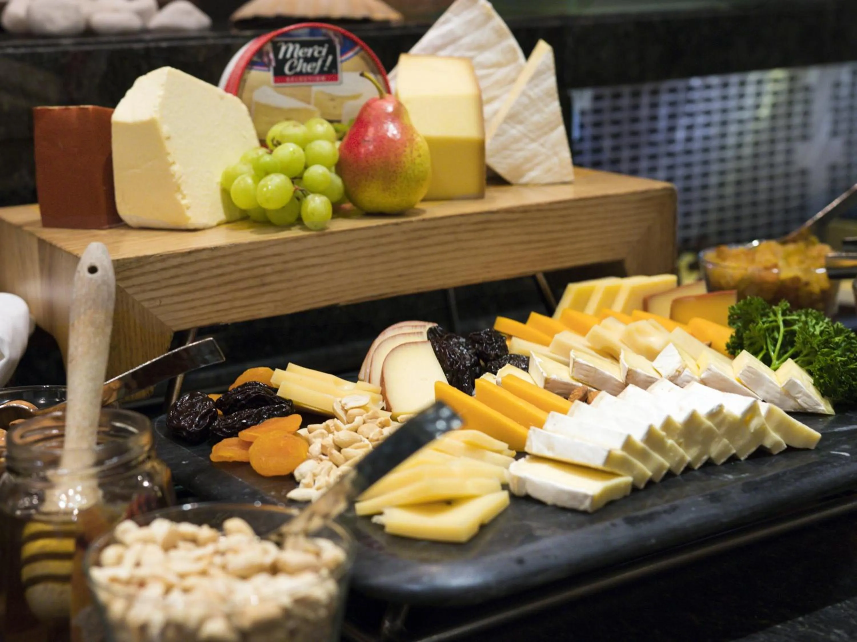 Restaurant/places to eat in Towers Rotana - Dubai