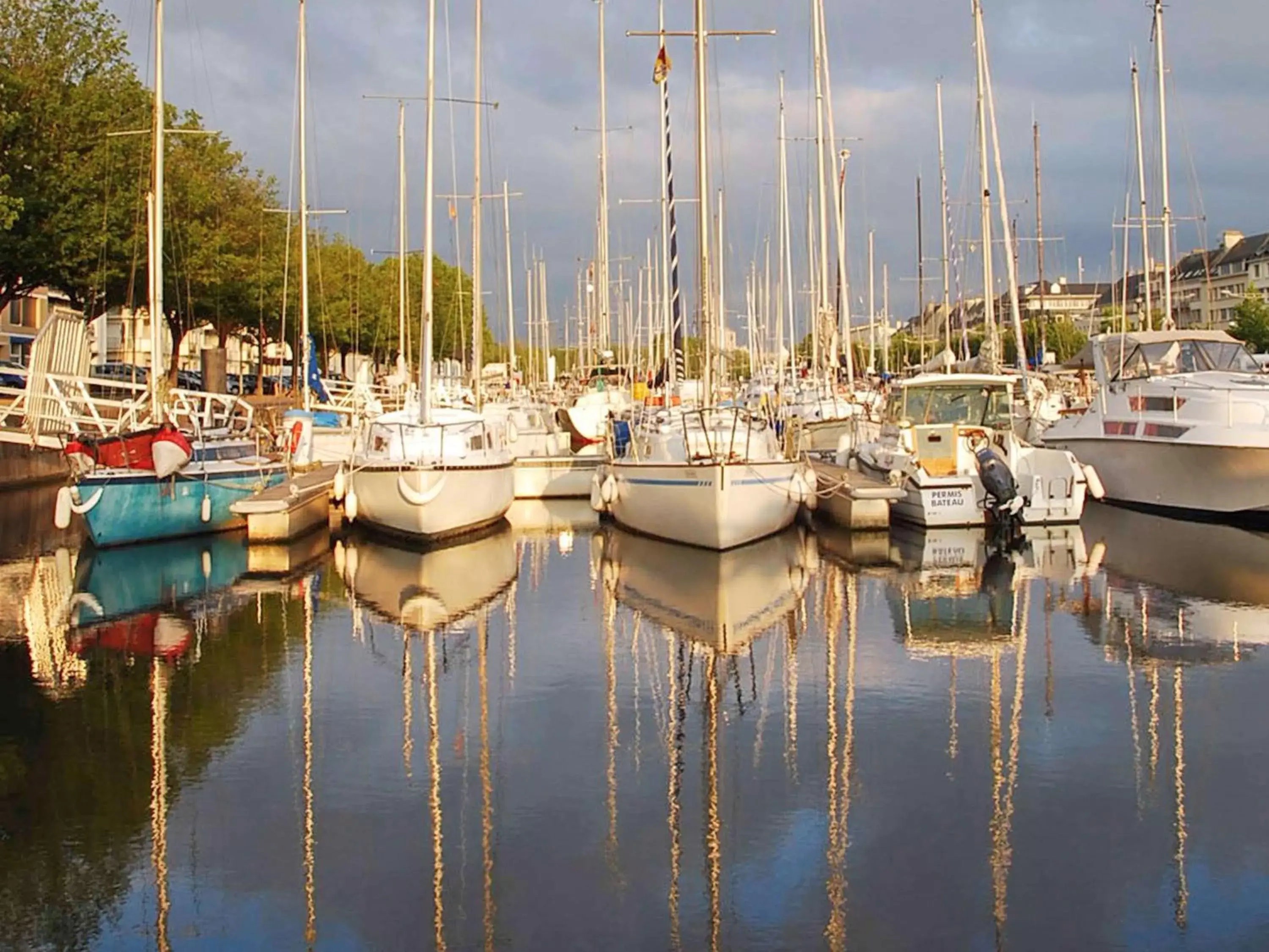 Property building in IBIS Port de plaisance Property building in IBIS Port de plaisance