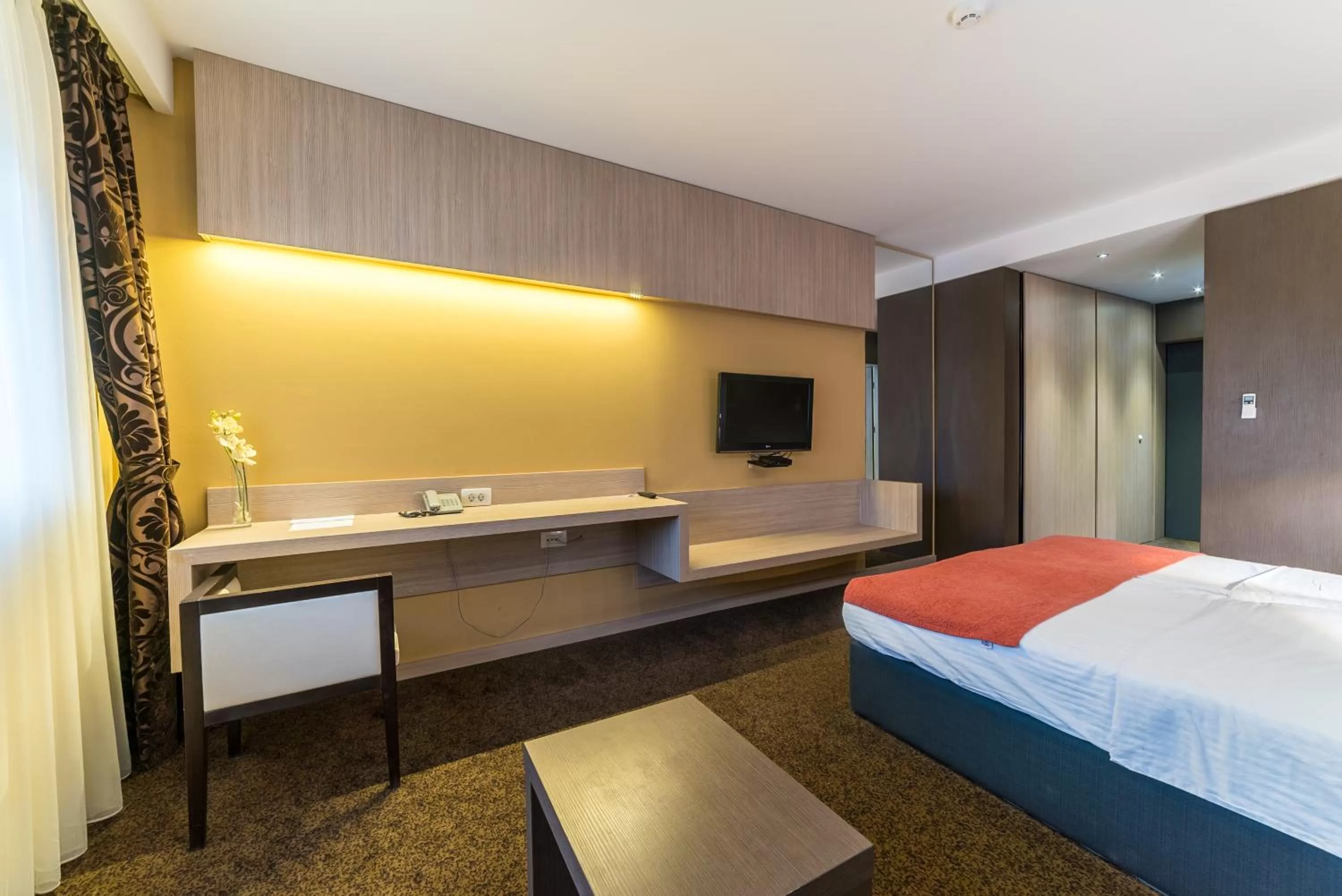 Bed in City Hotel Mostar