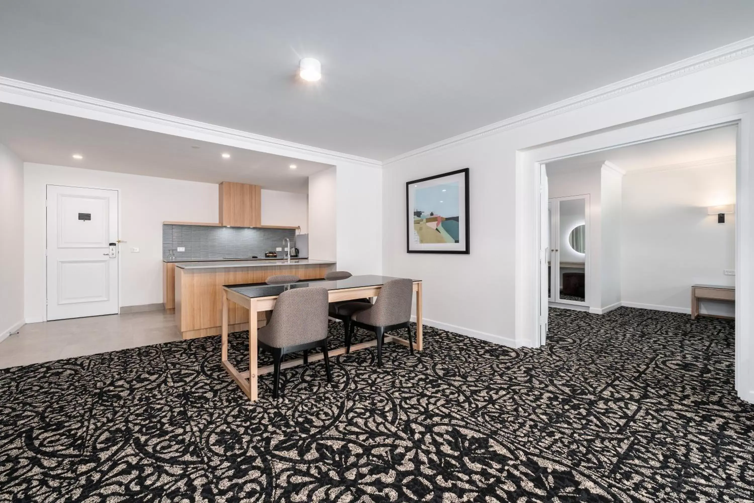 Kitchen or kitchenette in Quality Hotel Parklake Shepparton