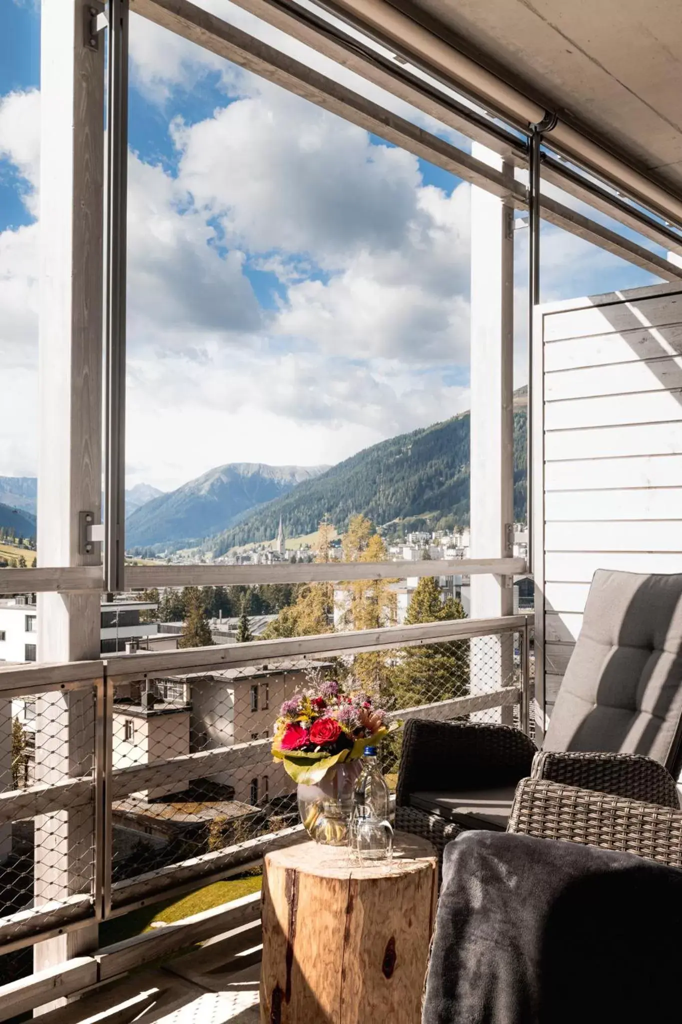 Balcony/Terrace, Mountain View in AMERON Davos Swiss Mountain Resort