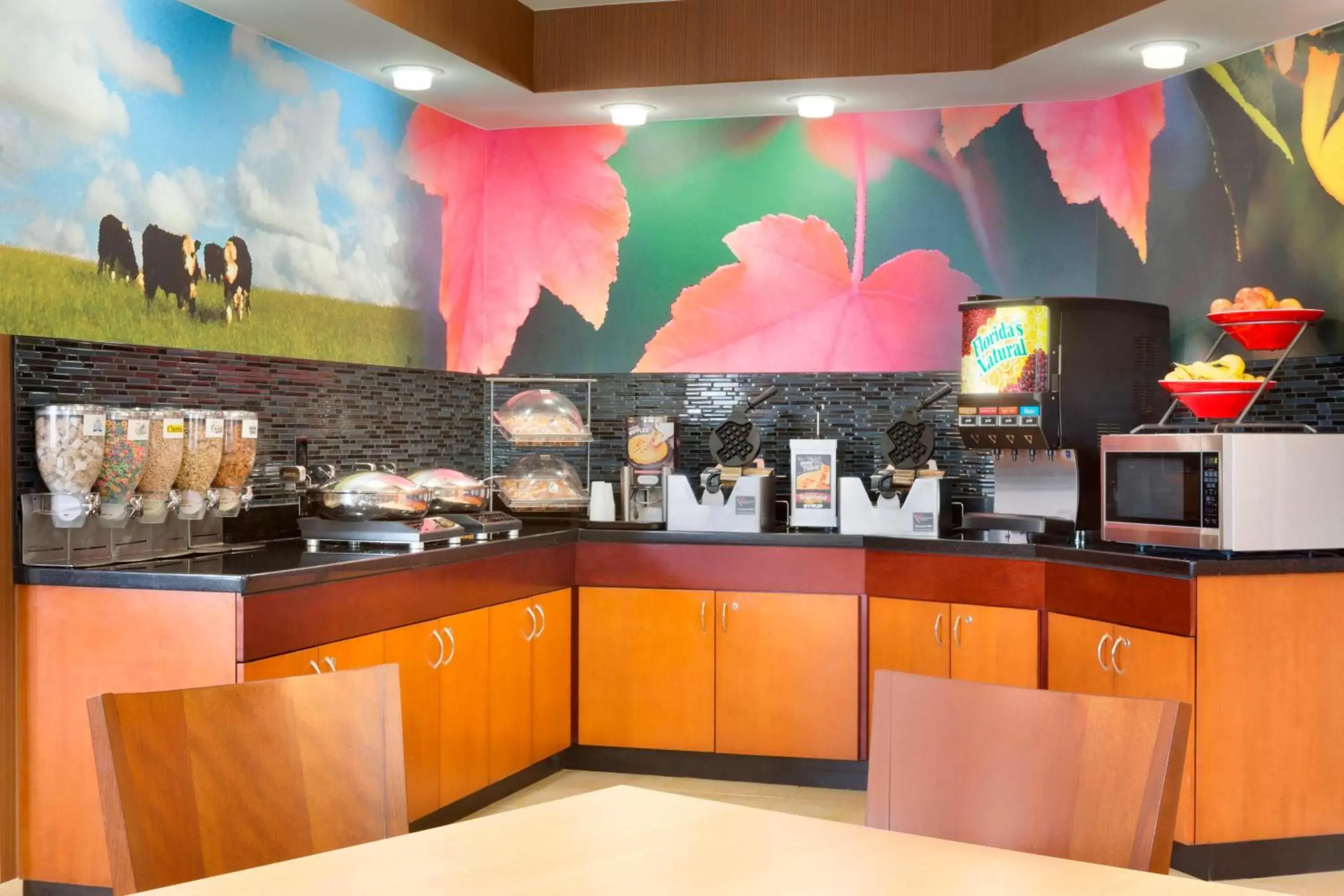 Breakfast, Kitchen/Kitchenette in Fairfield Inn & Suites by Marriott Dallas Plano