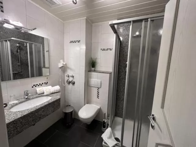 Bathroom in Hotel Rehkitz
