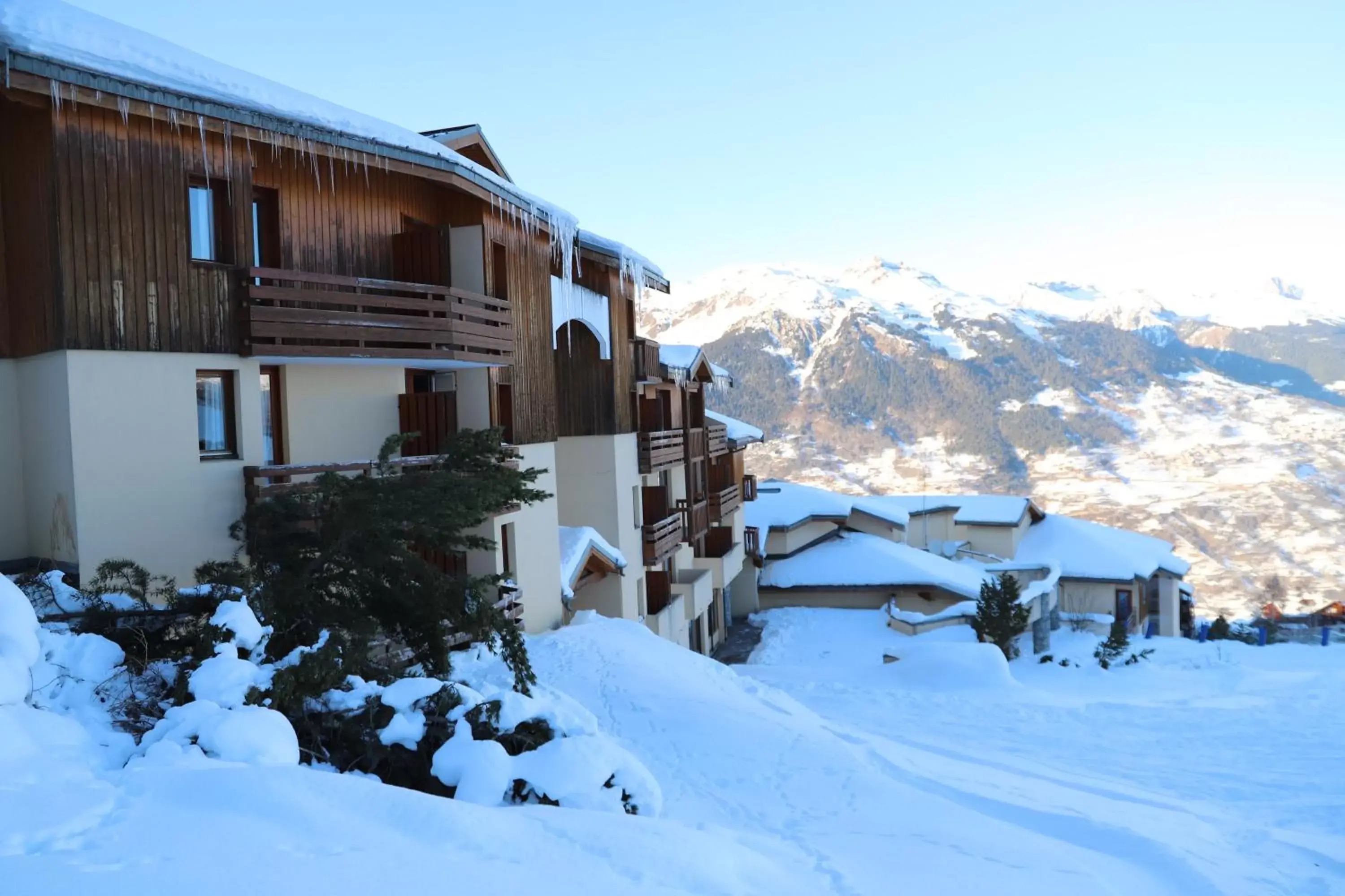 Property building, Winter in SOWELL Family La Lauzière