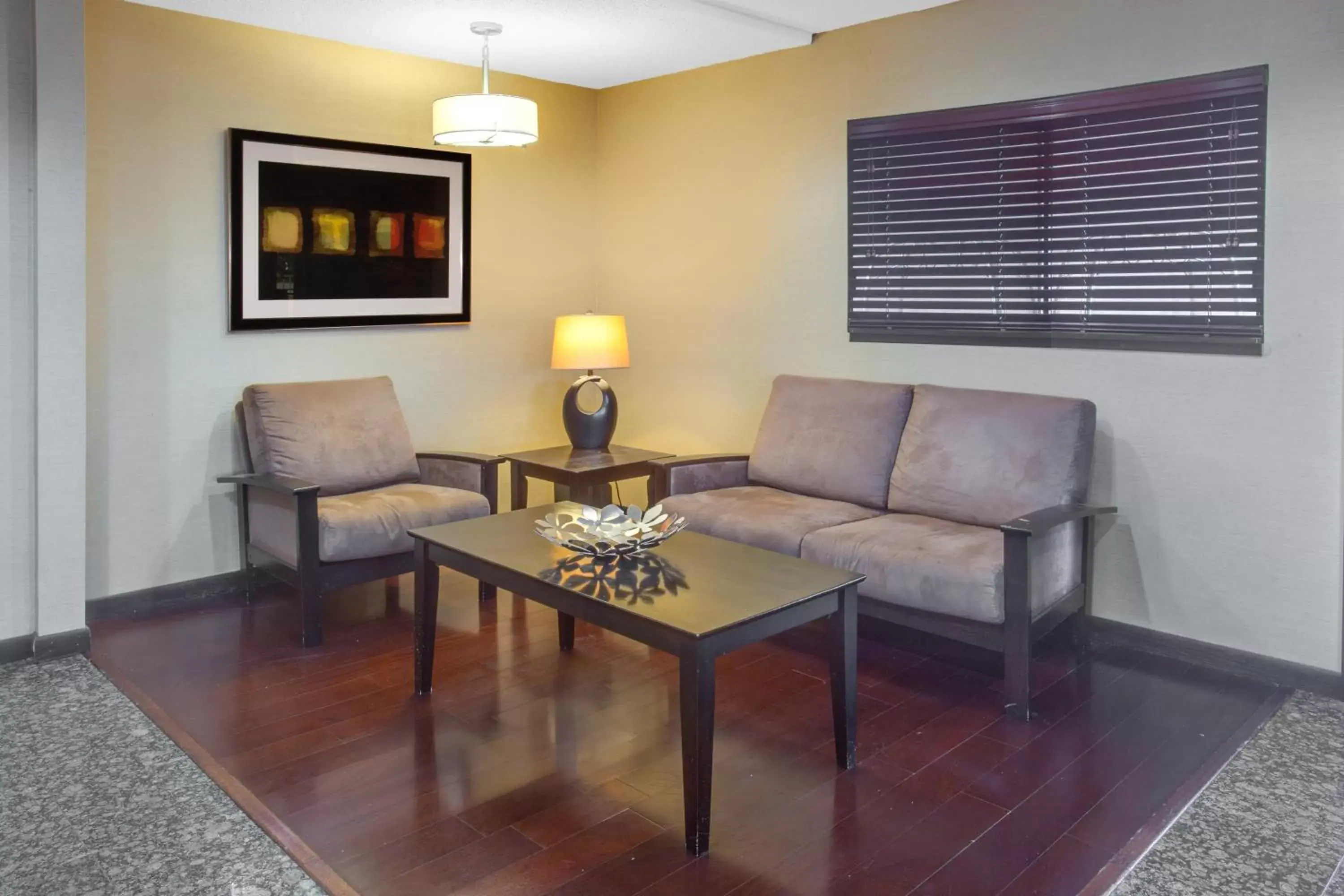 Lobby or reception, Seating Area in Days Inn by Wyndham Le Roy/Bloomington Southeast