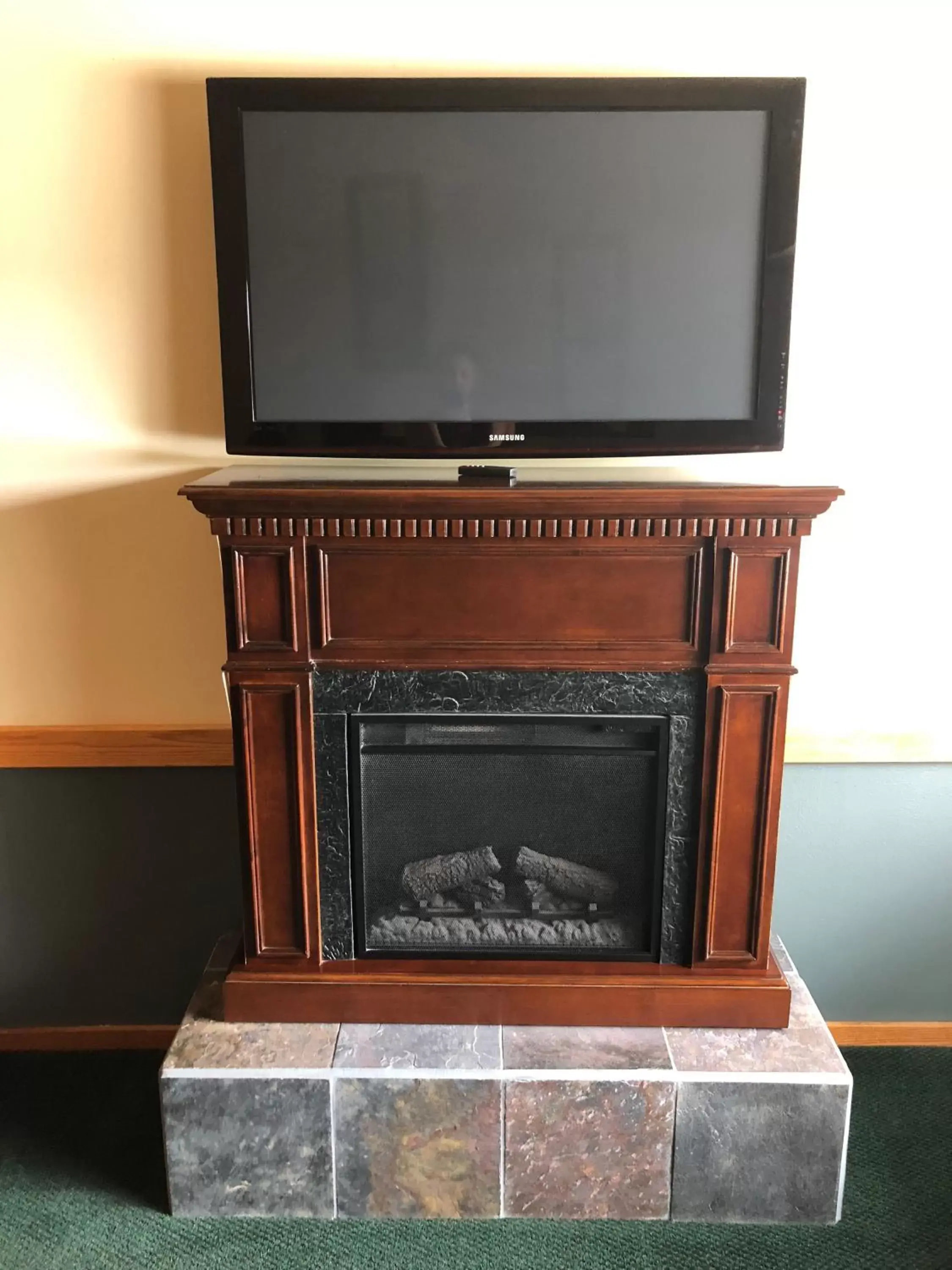 TV/Entertainment Center in Round Barn Lodge