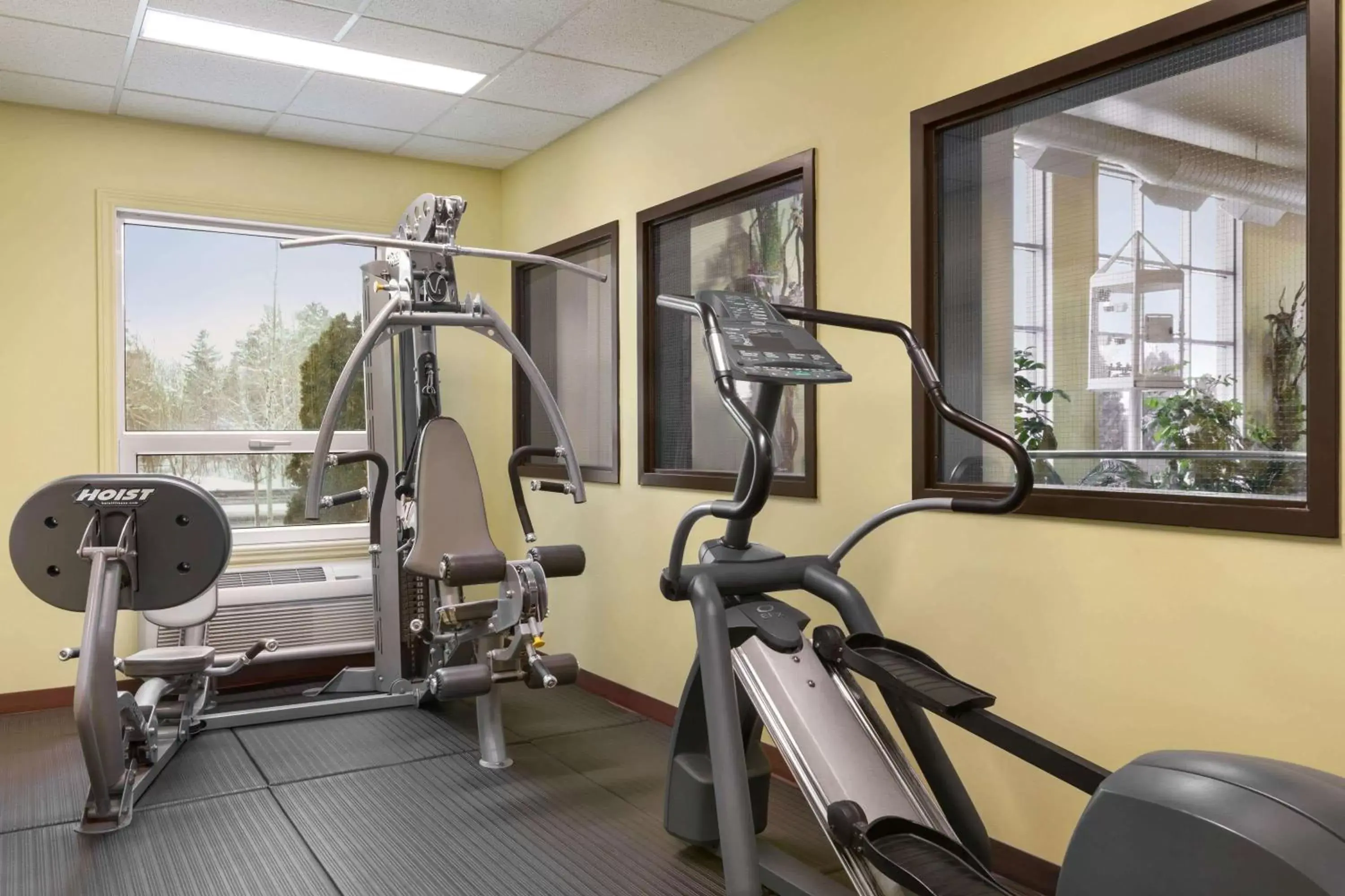 Fitness centre/facilities, Fitness Center/Facilities in Days Inn by Wyndham Levis