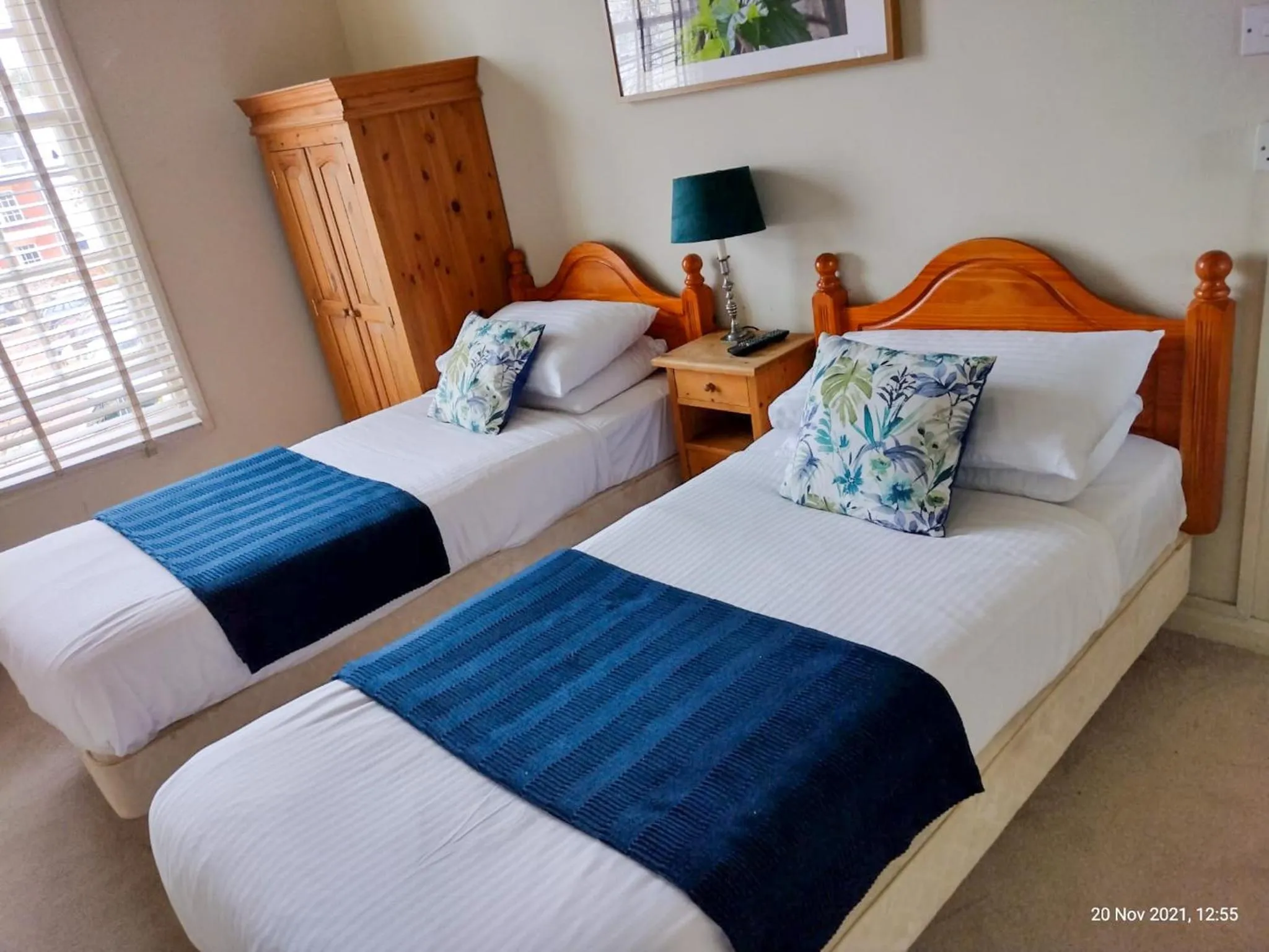 Twin Room with Shared Bathroom in Bendene Townhouse - Exeter