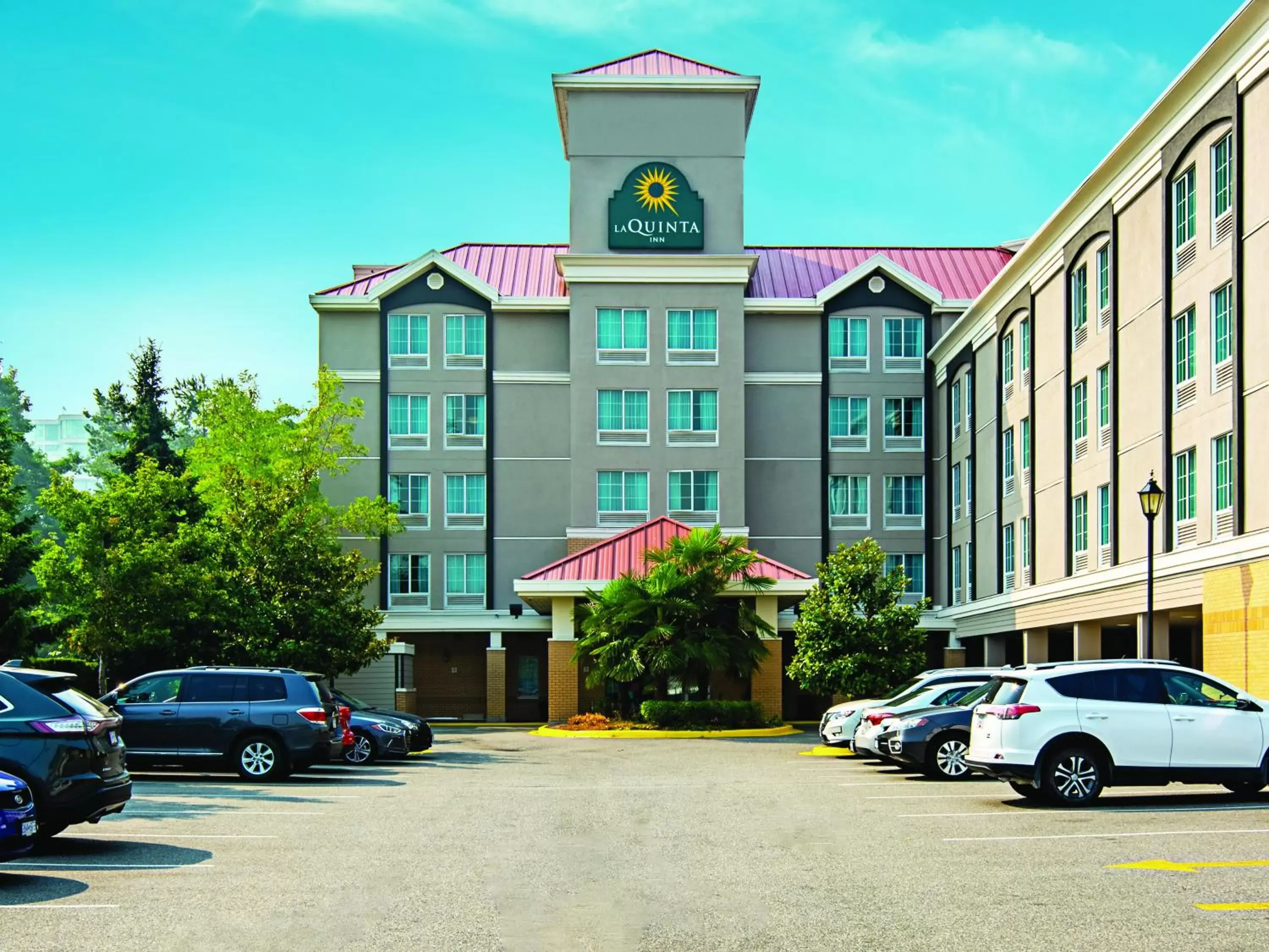 Property Building in La Quinta Inn by Wyndham Vancouver Airport