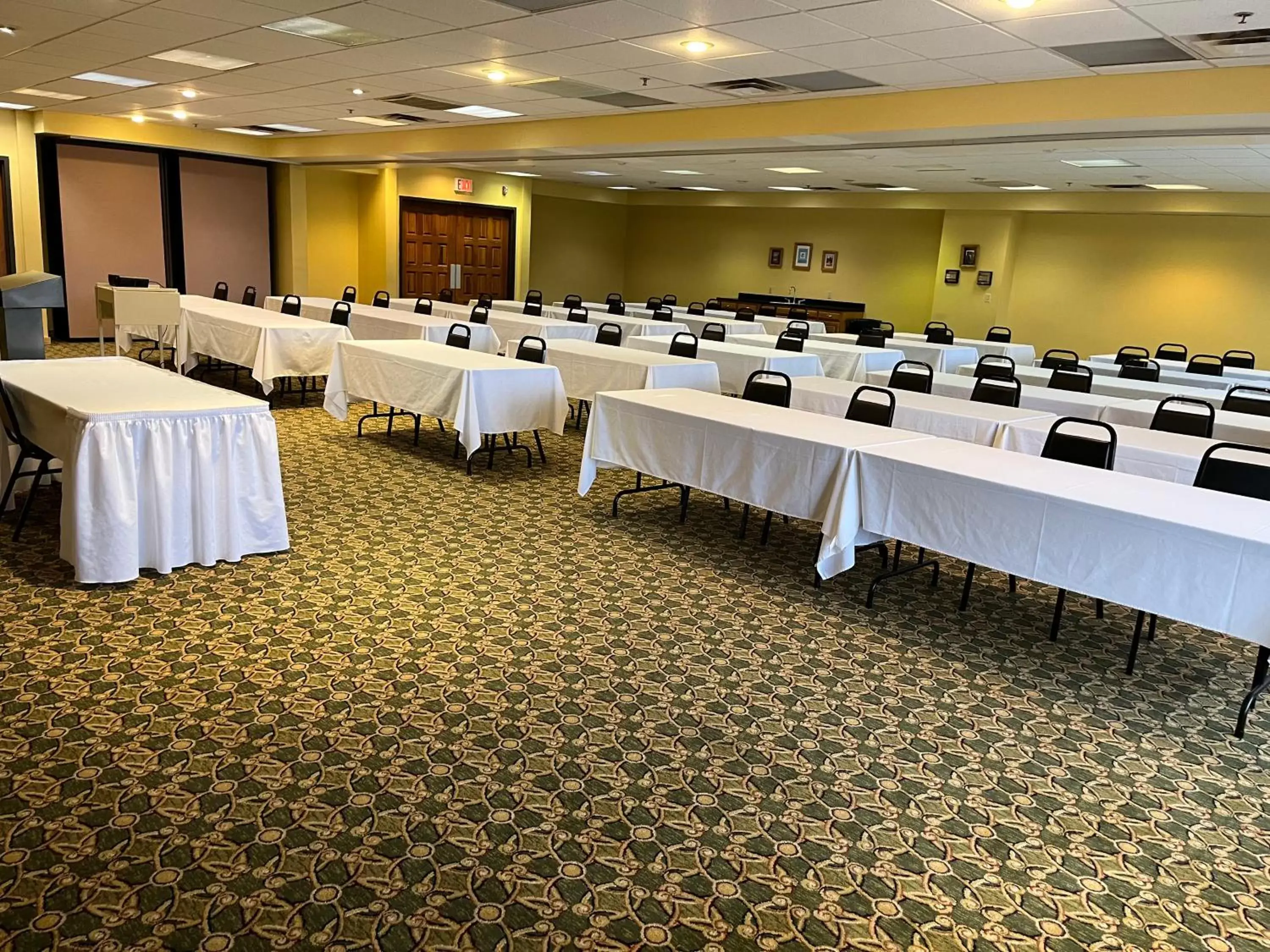 Business facilities in Days Inn & Suites by Wyndham Sutton Flatwoods Business facilities in Days Inn & Suites by Wyndham Sutton Flatwoods