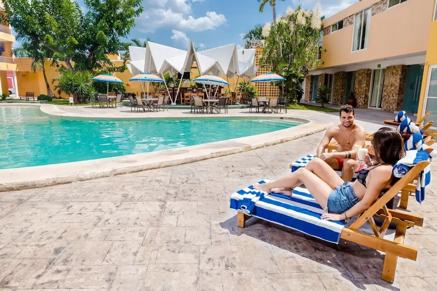 Swimming Pool in Hotel Maria del Carmen