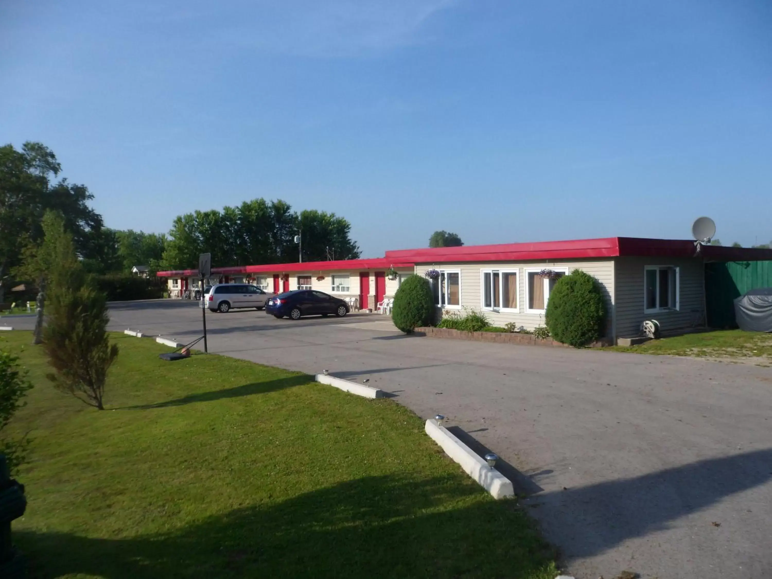 Property Building in The Silver Birch Motel