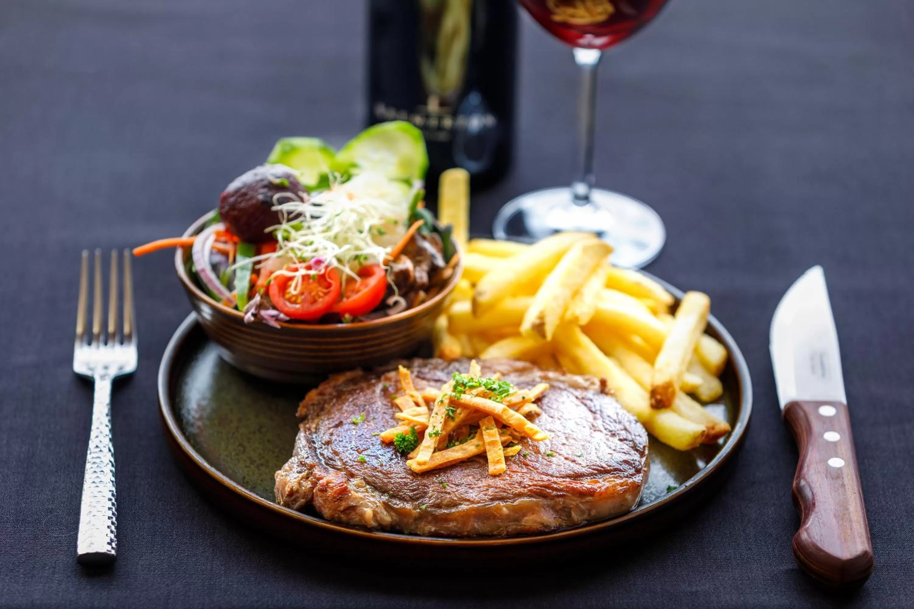 Restaurant/places to eat in Black Gold Motel