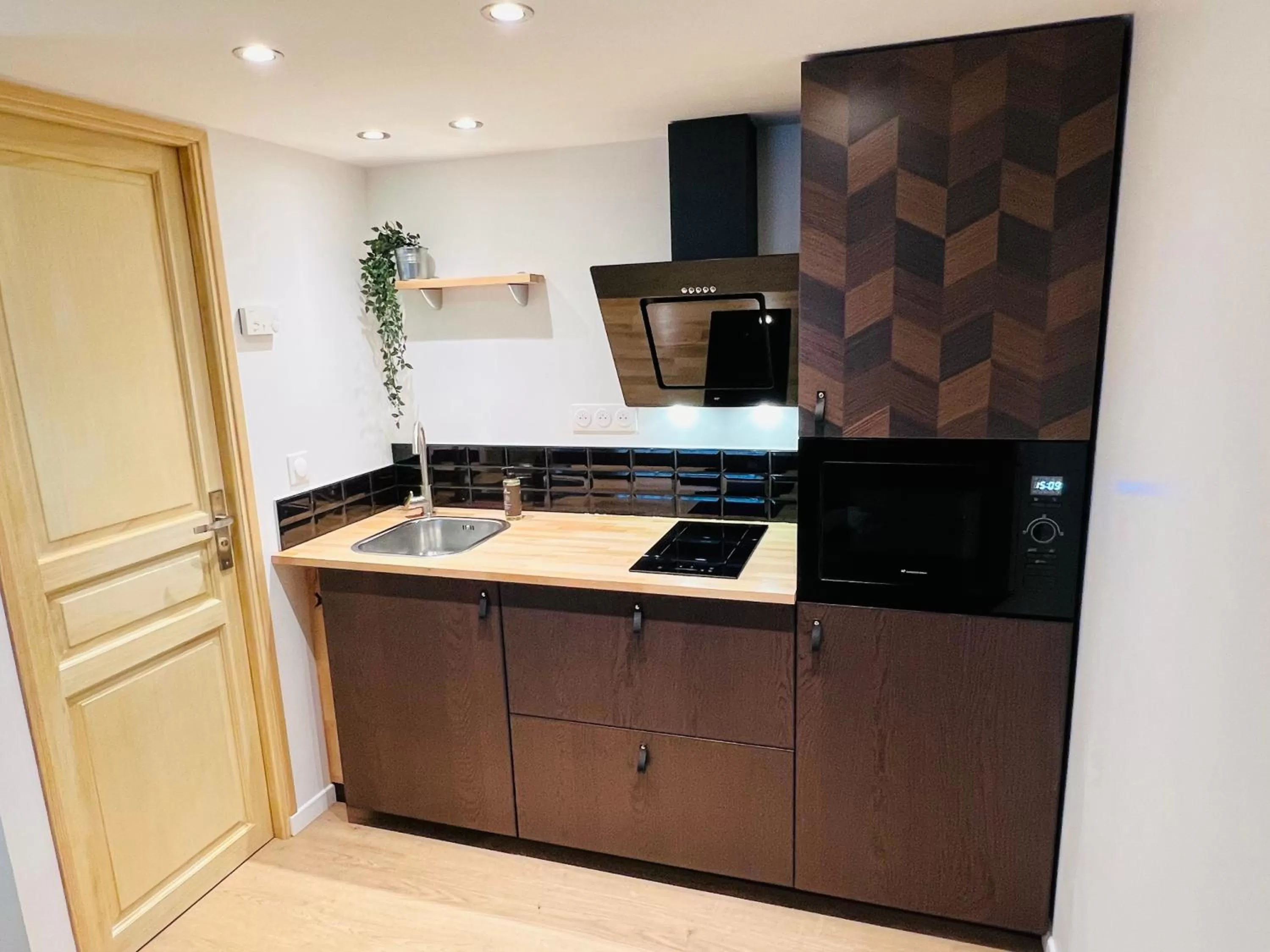 Kitchen or kitchenette in Kyriad Lisieux