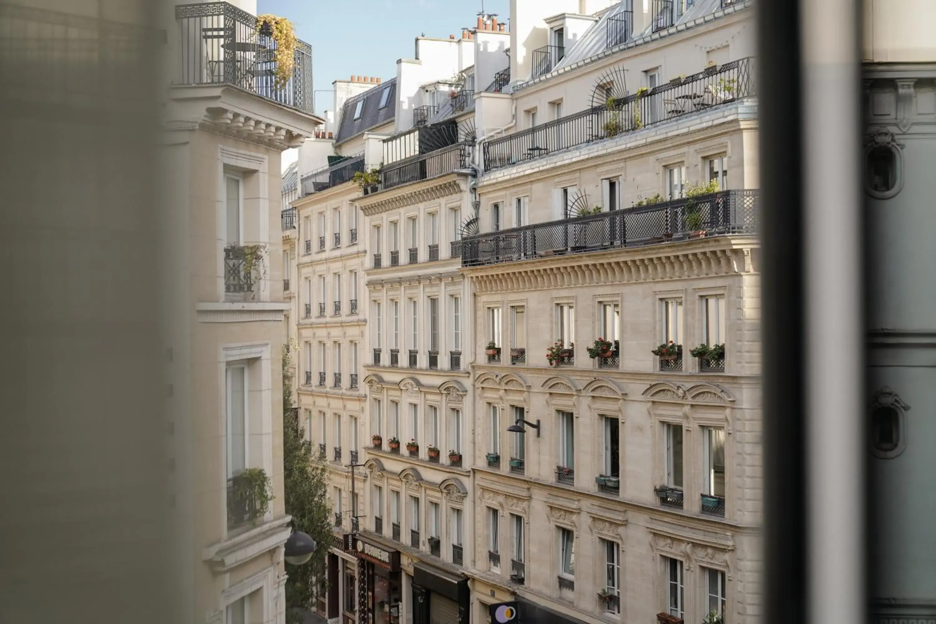 City view in Hotel Pulitzer Paris