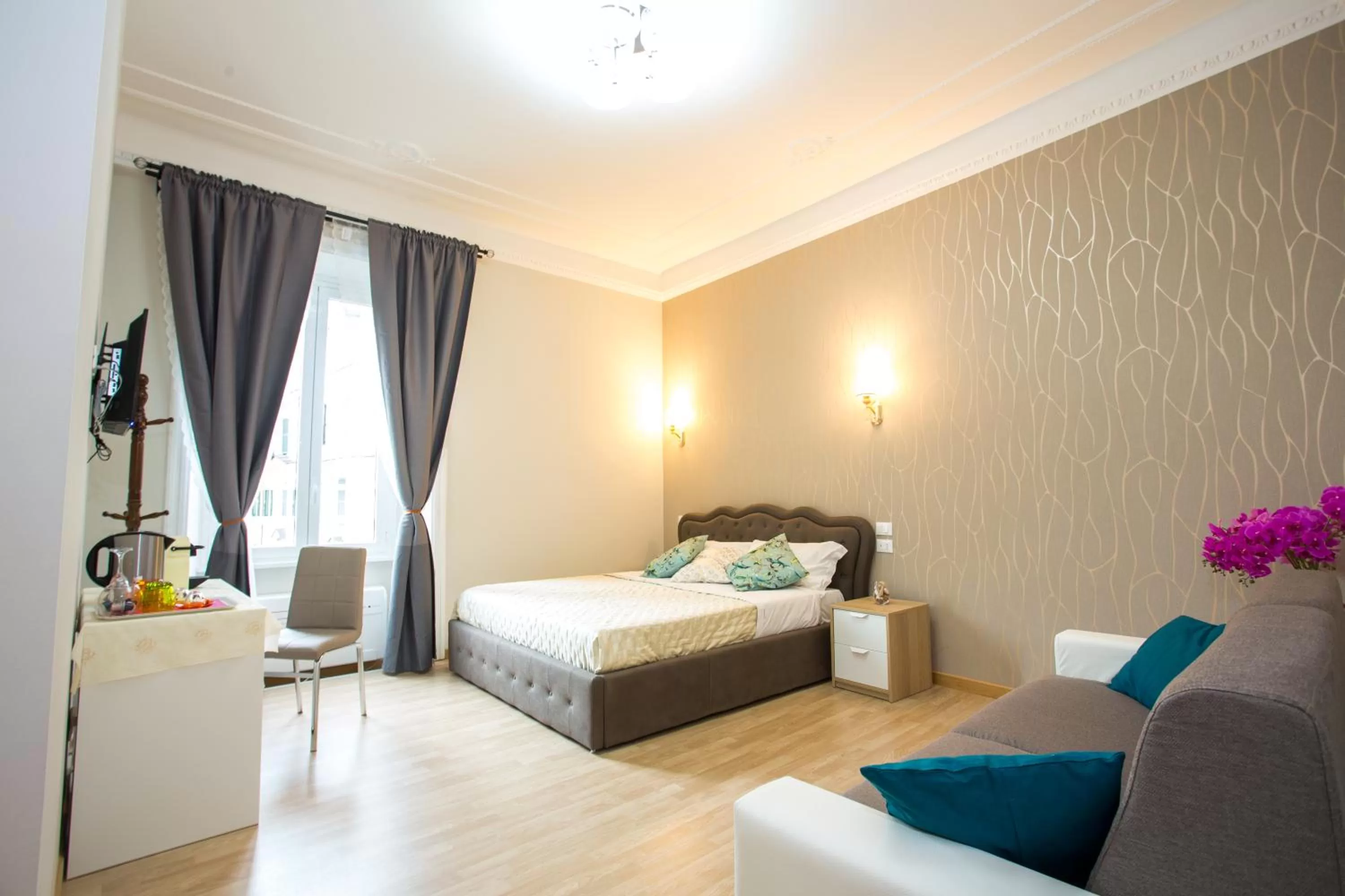 Toilet, Bed in BQ House Castello Luxury Rooms