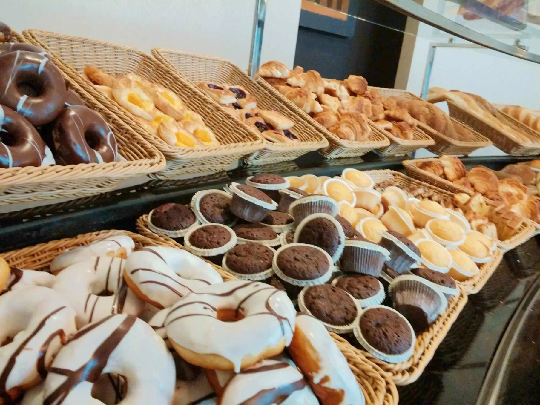 Restaurant/places to eat in Sunday Hotel Holiday international Dubai