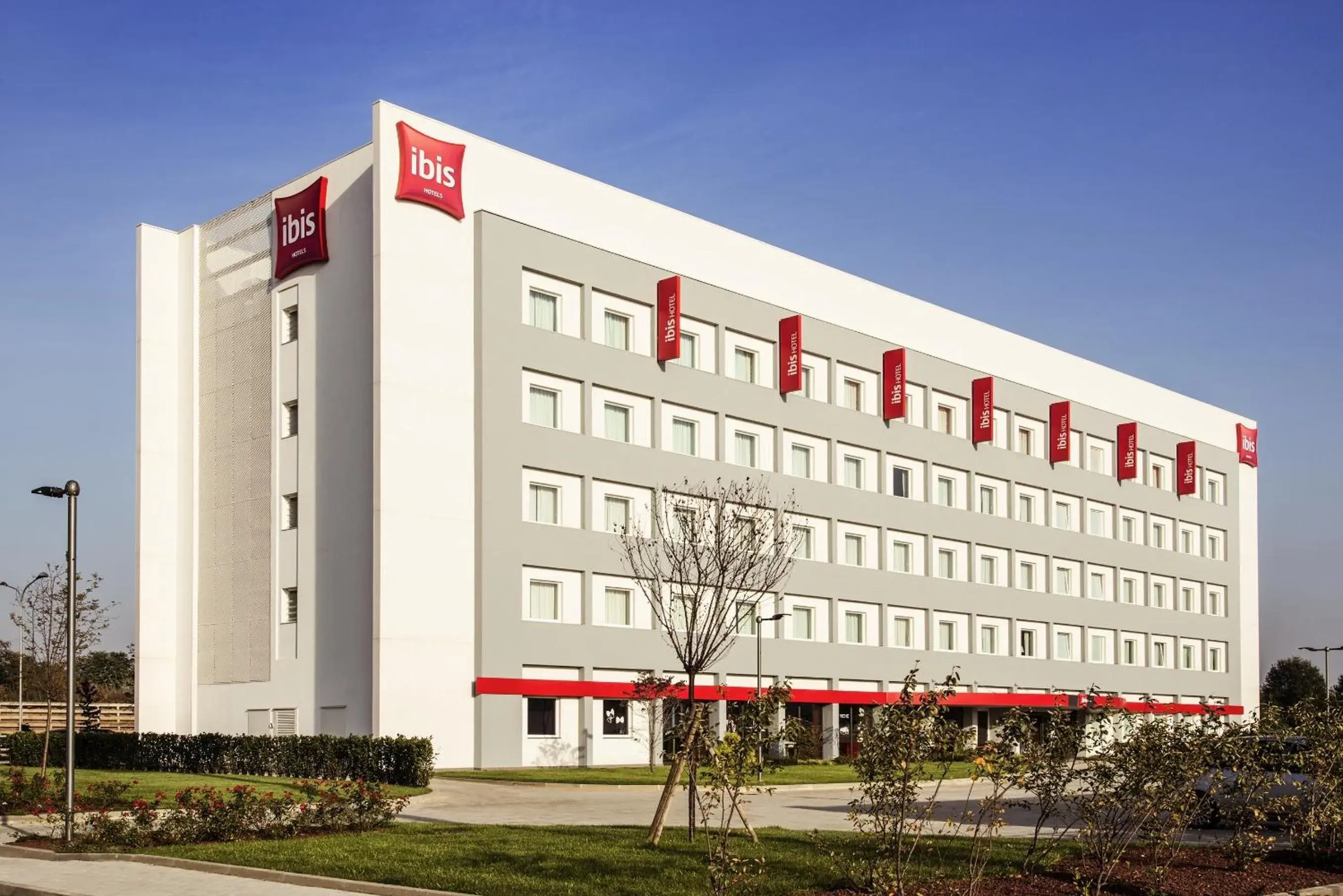 Facade/entrance, Property Building in Ibis Milano Fiera