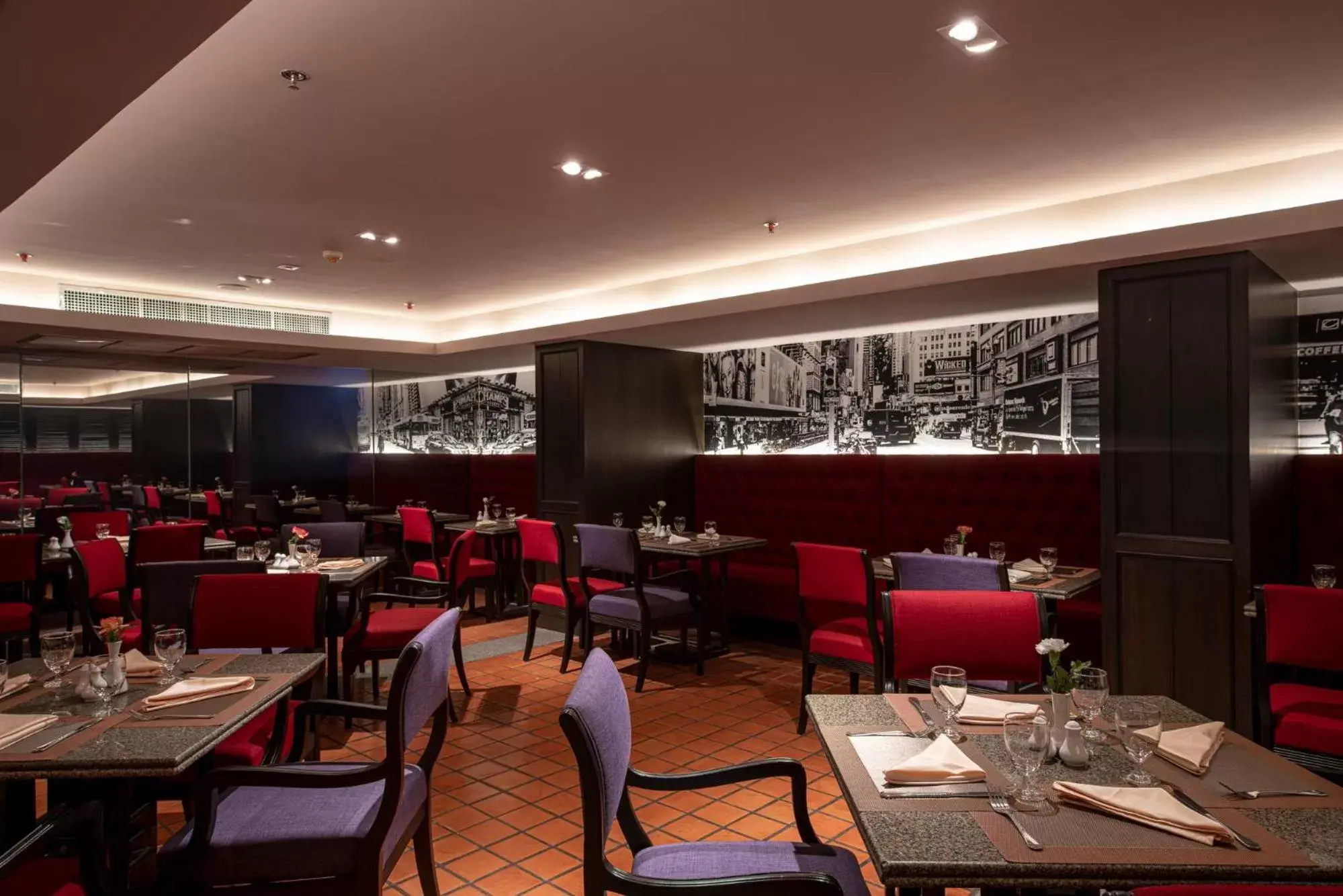 Restaurant/Places to Eat in Manhattan Hotel Bangkok