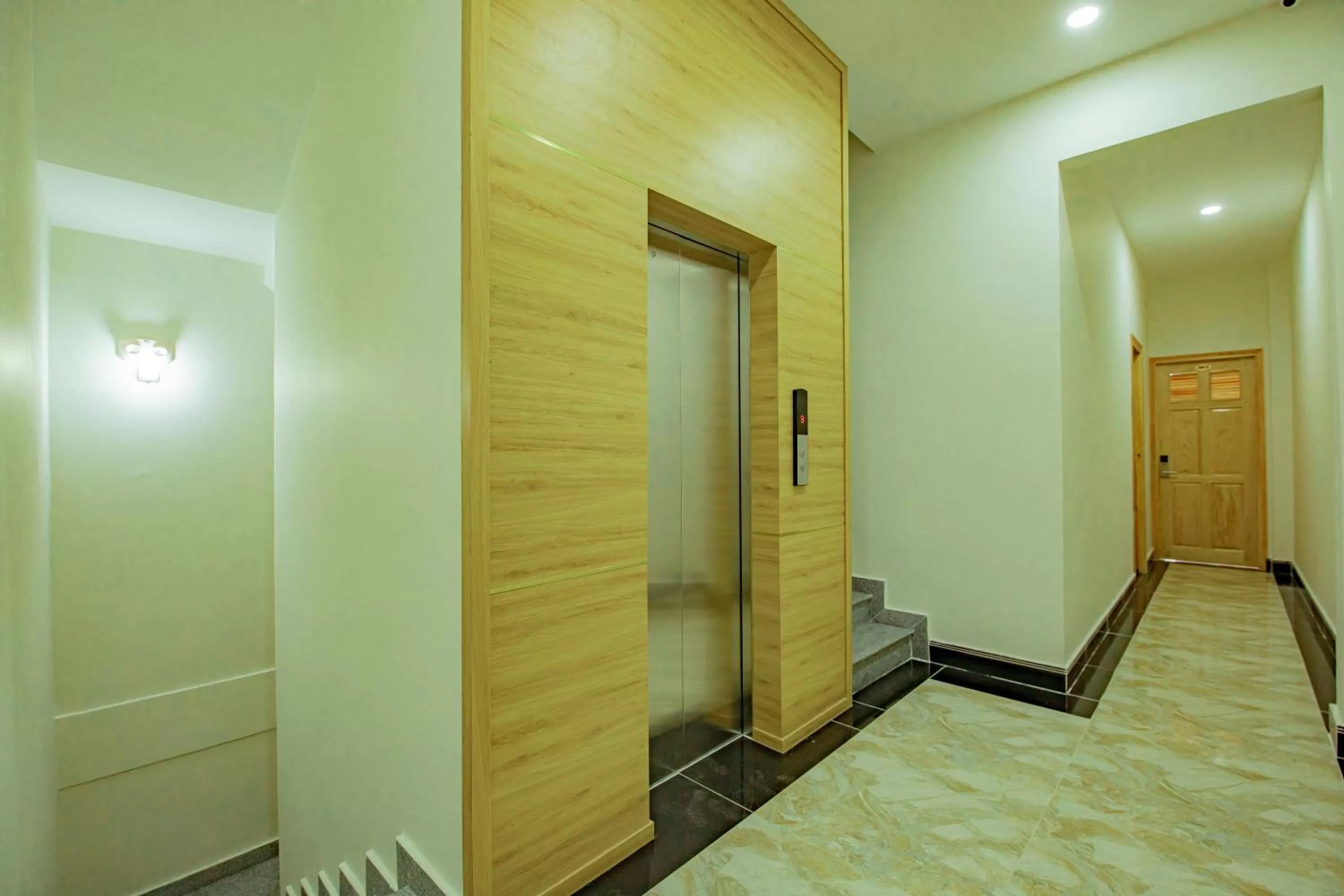 Communal lounge/ TV room in Khanh Uyen 1 Hotel