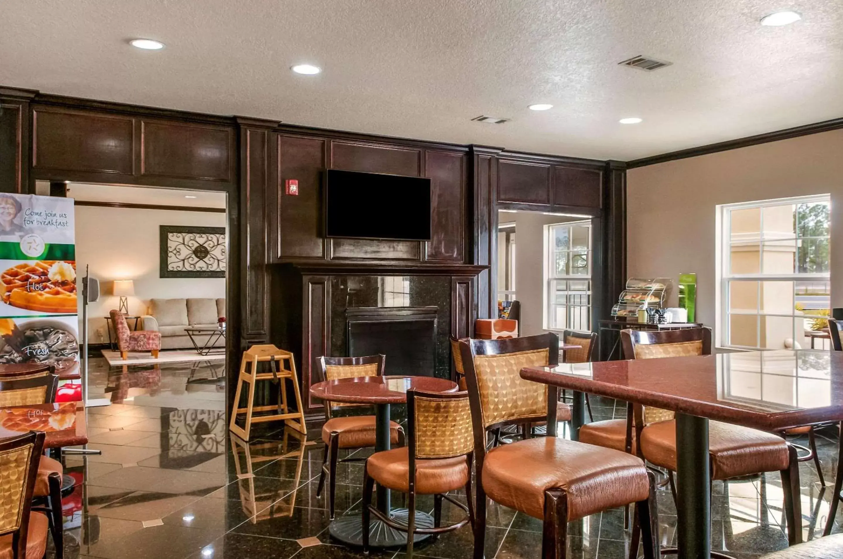 Restaurant/places to eat, Lounge/Bar in Quality Inn & Suites Slidell