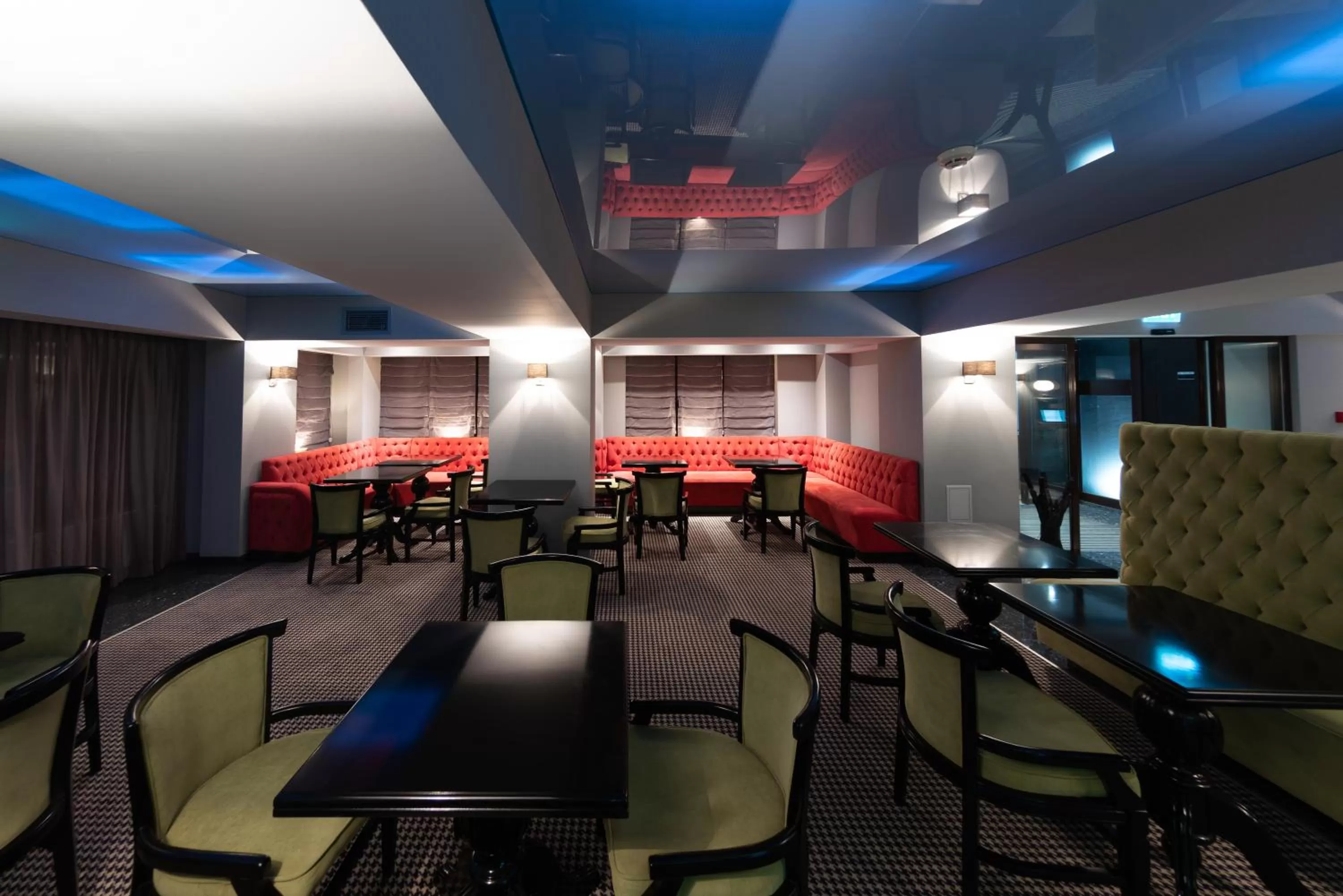 Restaurant/places to eat in Daria Suite