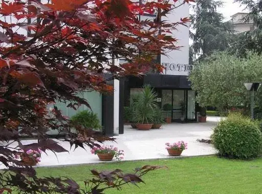 Facade/entrance, Property Building in Hotel Giovanni