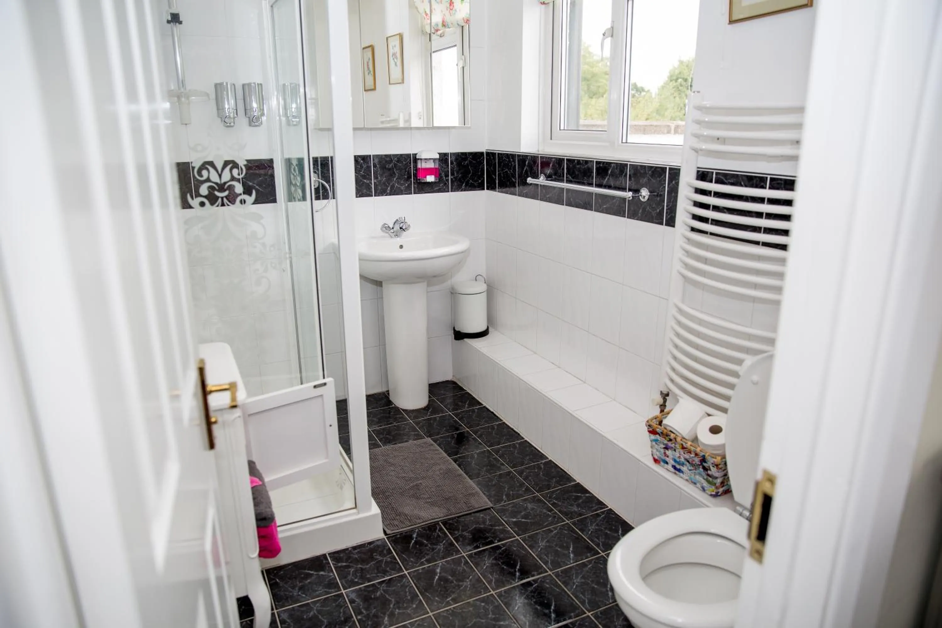 Shower in Bay Tree House Bed & Breakfast