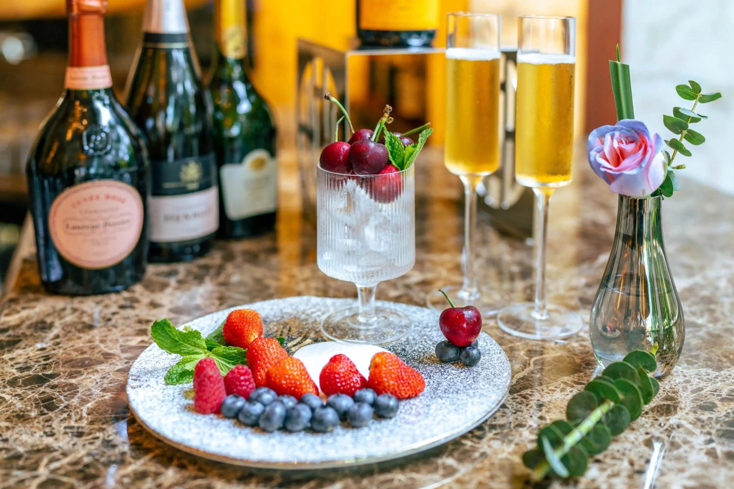 Restaurant/places to eat in Shangri-La Hotel, Wuhan