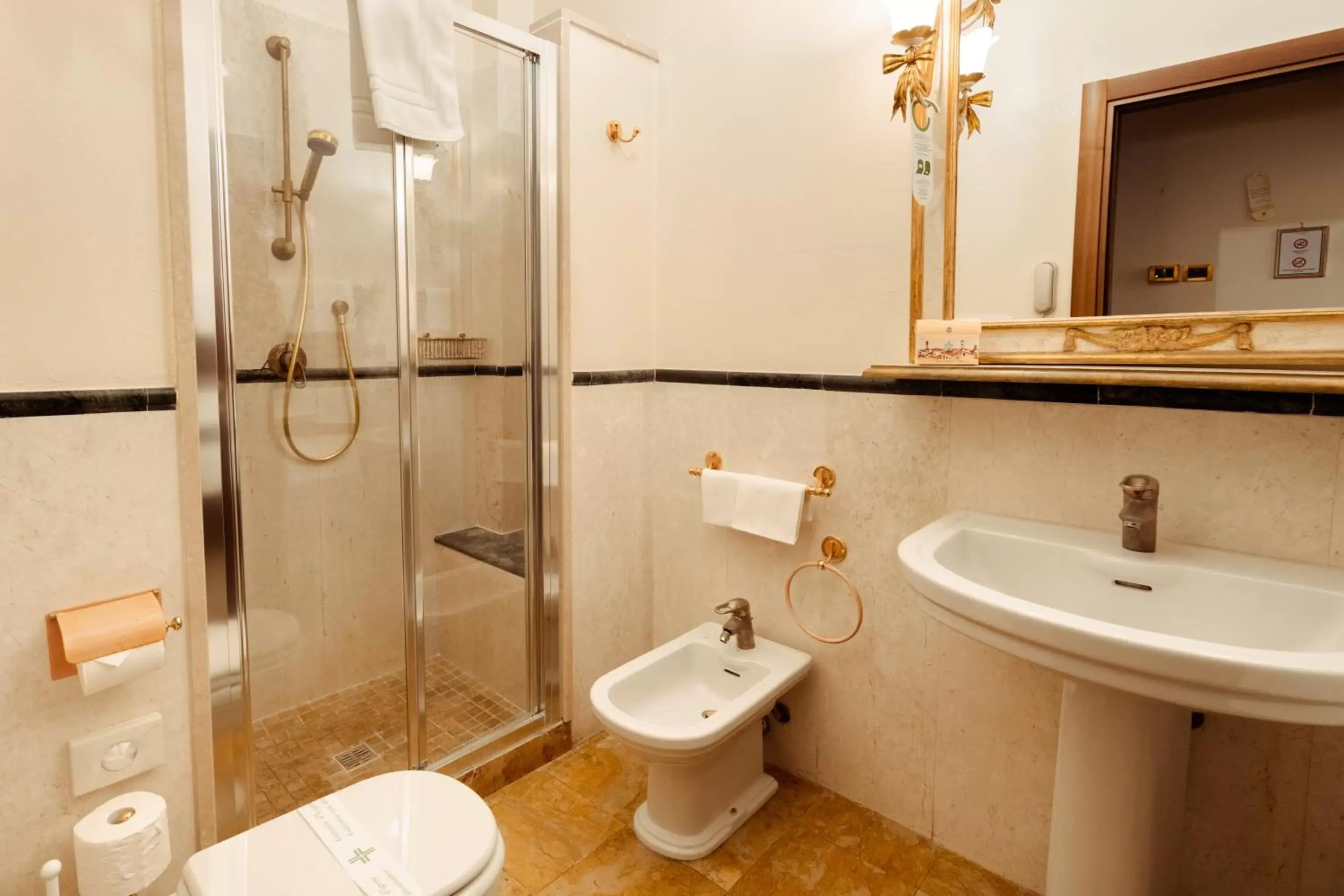 Shower, Bathroom in Hotel Palazzo Alexander