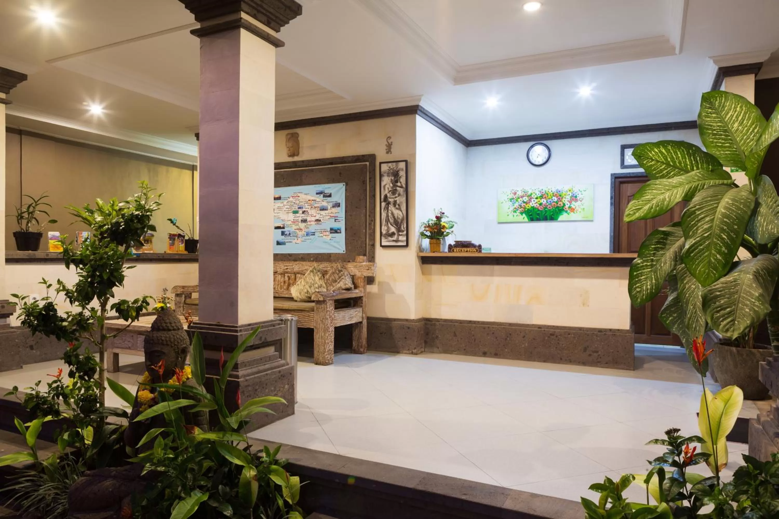 Lobby or reception in Kiskenda Cottages & Restaurant