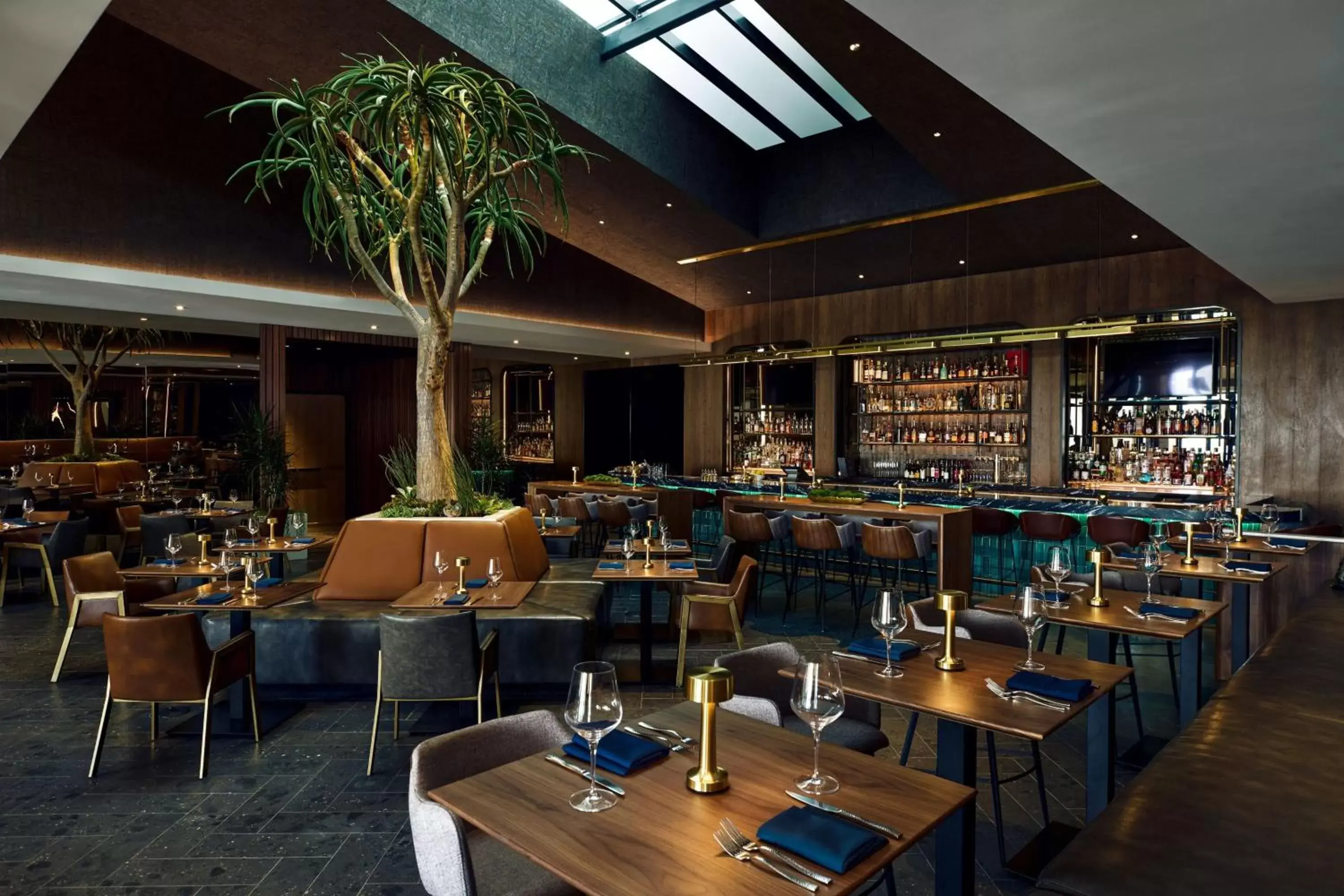Lounge or bar, Restaurant/Places to Eat in VEA Newport Beach, a Marriott Resort & Spa